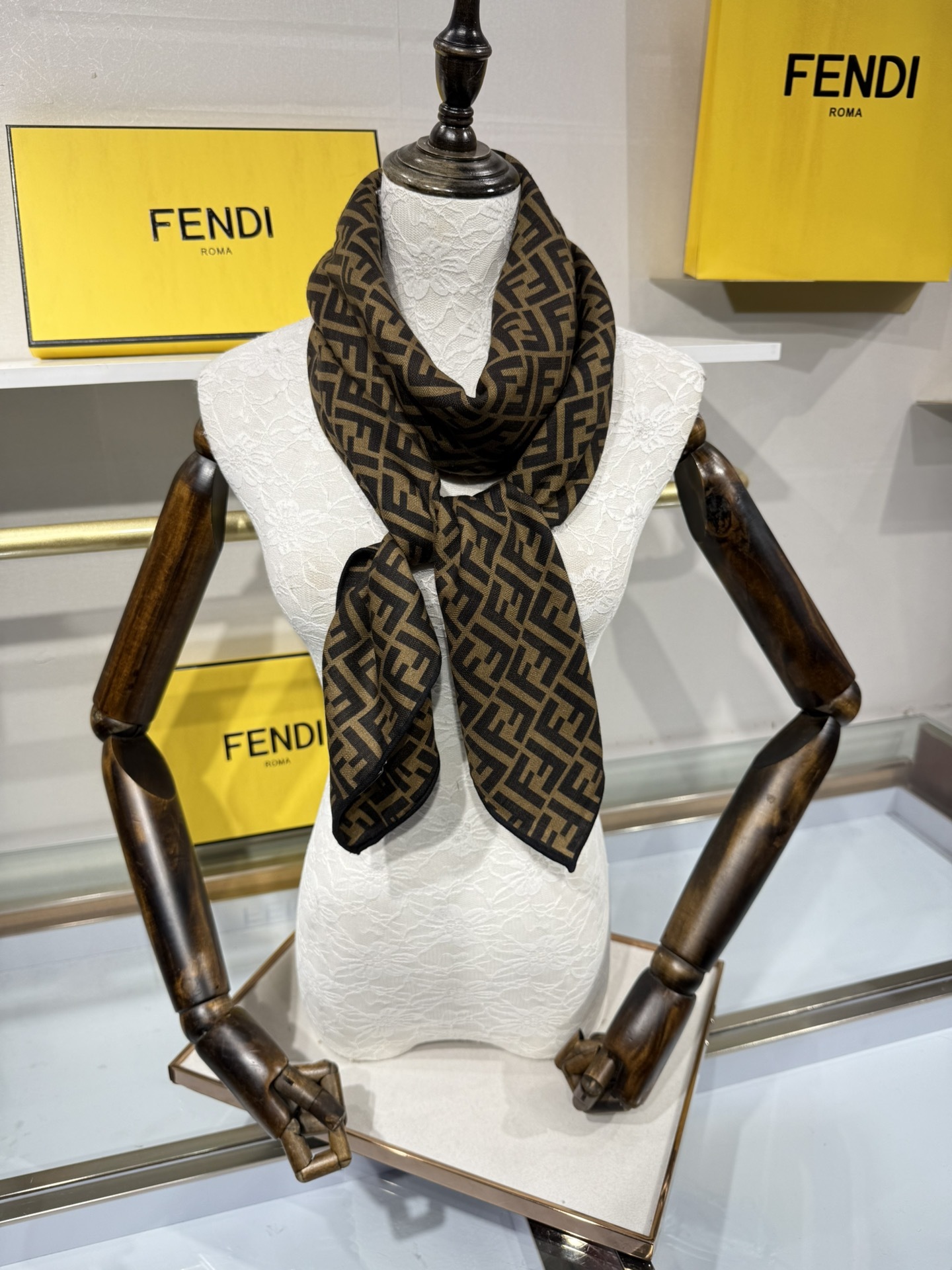 💟2025年秋冬新款💖💖💃🏻💃🏻芬迪家 丝羊绒方巾‼️抢‼️VIP推荐 ‼️👍下手一定要快【高端 大爱