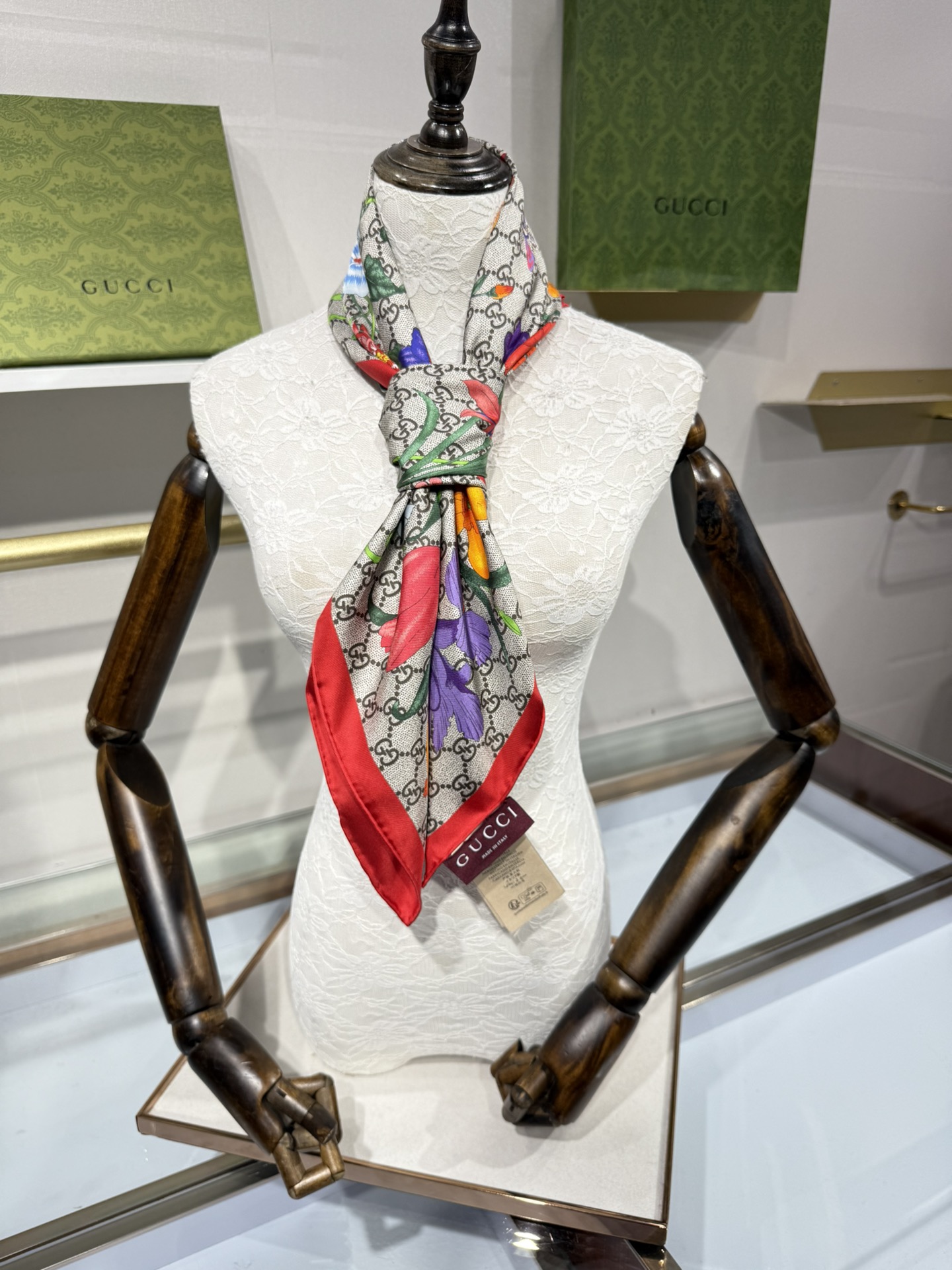 💟2025年古琦上新💞真丝提花面料!精简时髦,品质感很显好!好搭到上瘾的丝巾!带着不显山不露水的简约气质