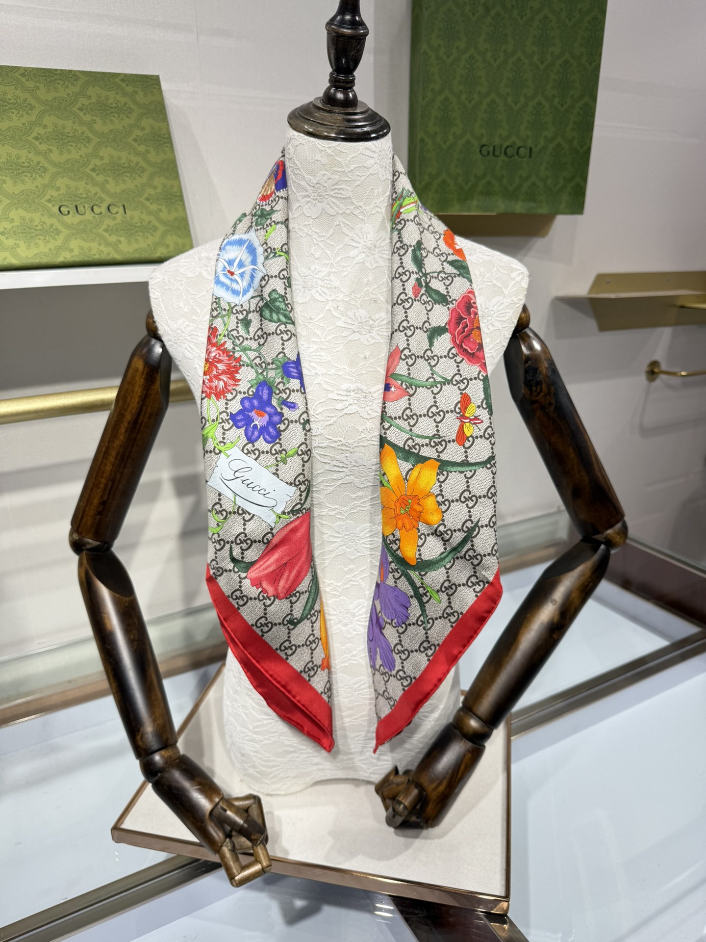 💟2025年古琦上新💞真丝提花面料!精简时髦,品质感很显好!好搭到上瘾的丝巾!带着不显山不露水的简约气质