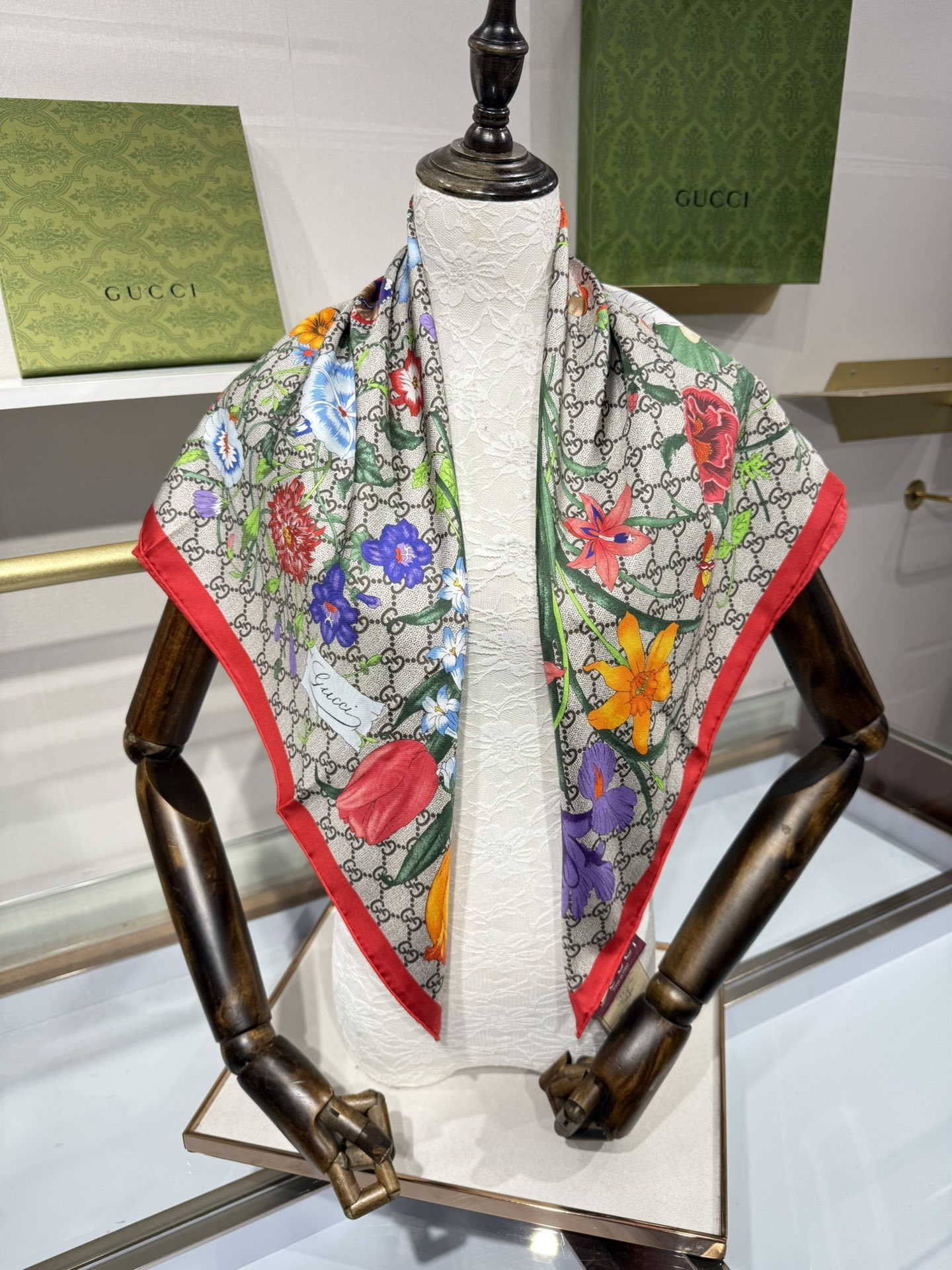 💟2025年古琦上新💞真丝提花面料!精简时髦,品质感很显好!好搭到上瘾的丝巾!带着不显山不露水的简约气质