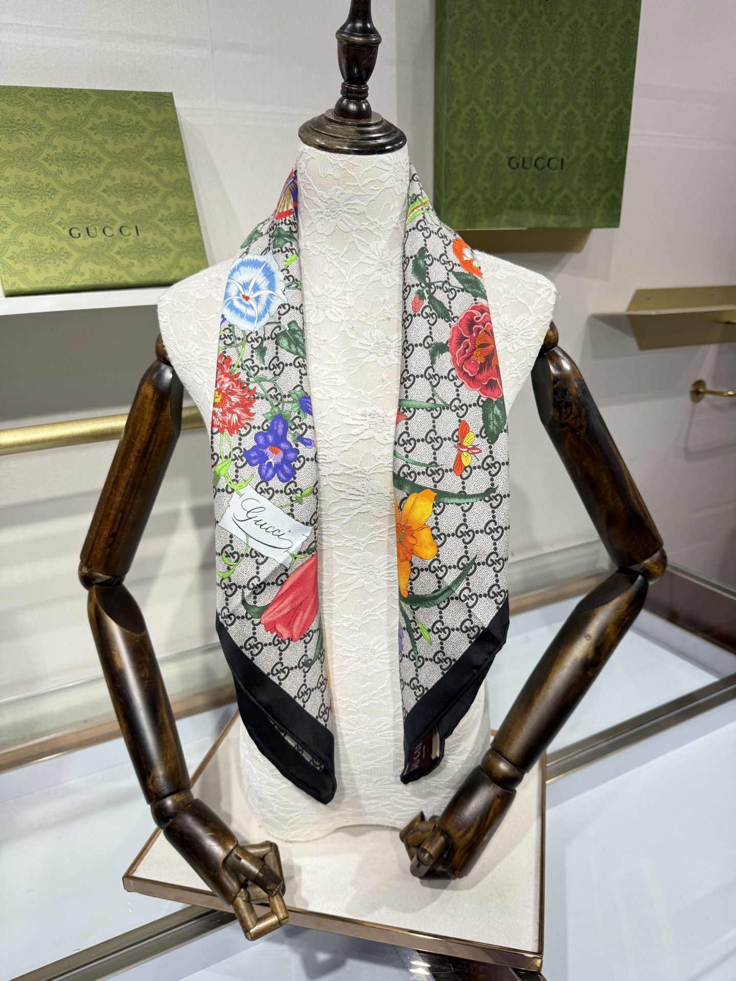 💟2025年古琦上新💞真丝提花面料!精简时髦,品质感很显好!好搭到上瘾的丝巾!带着不显山不露水的简约气质