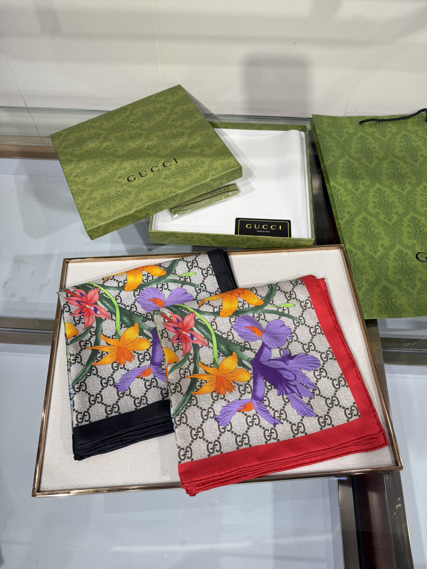 💟2025年古琦上新💞真丝提花面料！精简时髦，品质感很显好！好搭到上瘾的丝巾！带着不显山不露水的简约气质