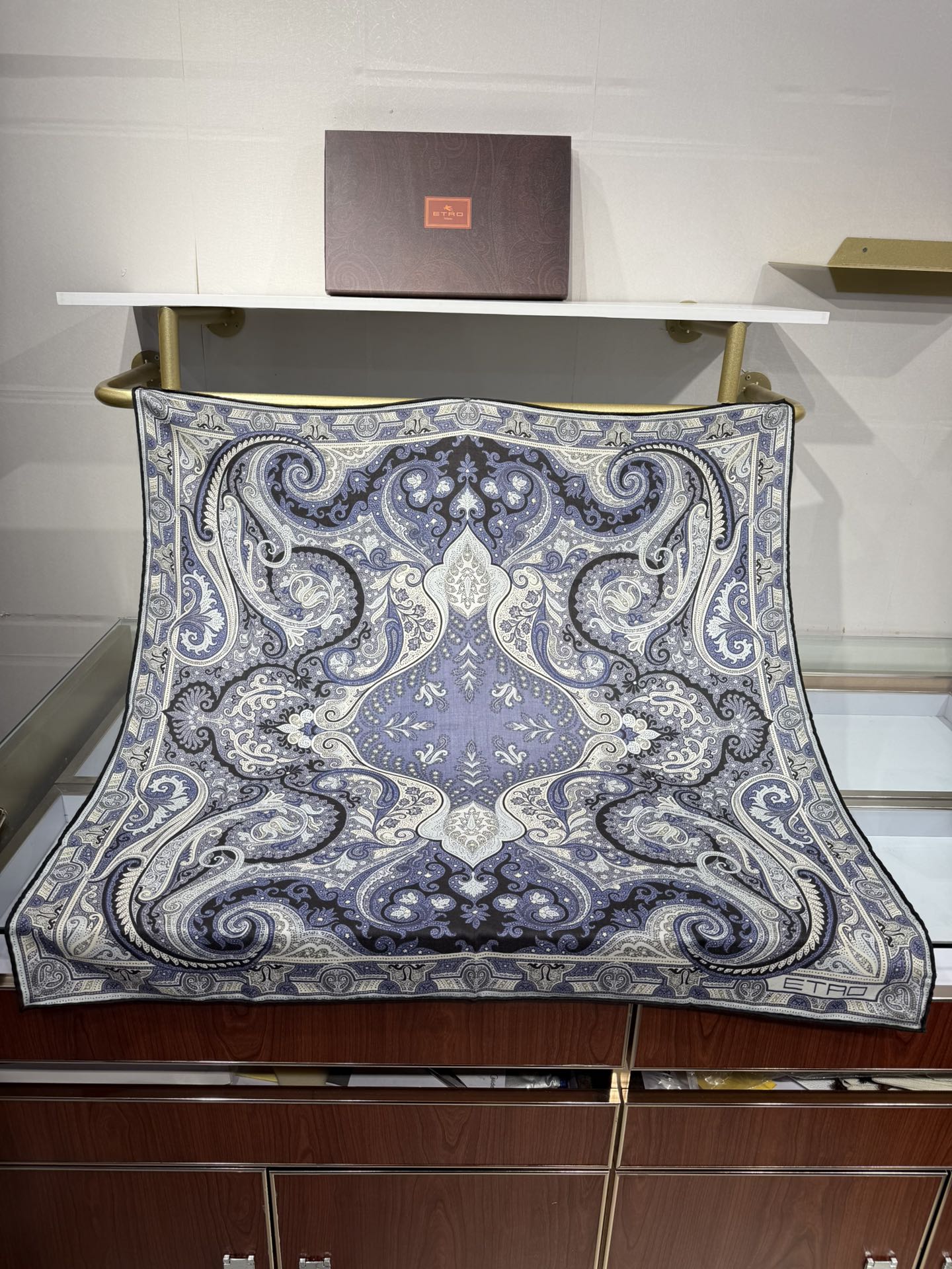 💟2025年 ETRo 秋冬抢先 上新💞【双面同色丝毛方巾】手工卷边山羊绒和真丝混纺披肩（70%山羊绒，