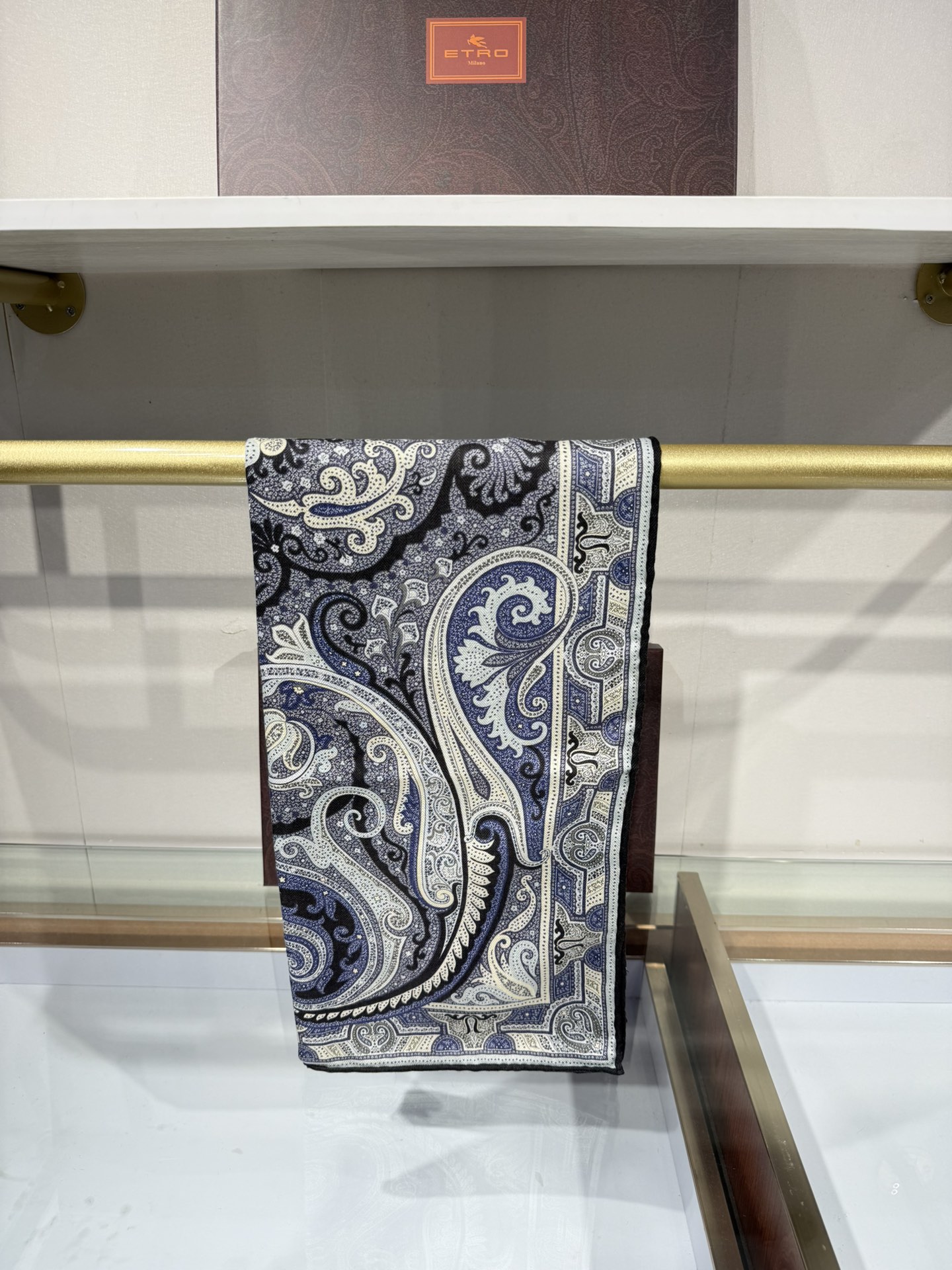 💟2025年 ETRo 秋冬抢先 上新💞【双面同色丝毛方巾】手工卷边山羊绒和真丝混纺披肩（70%山羊绒，