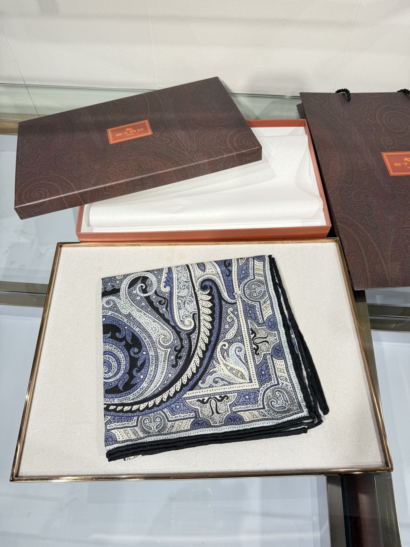 💟2025年 ETRo 秋冬抢先 上新💞【双面同色丝毛方巾】手工卷边山羊绒和真丝混纺披肩（70%山羊绒，