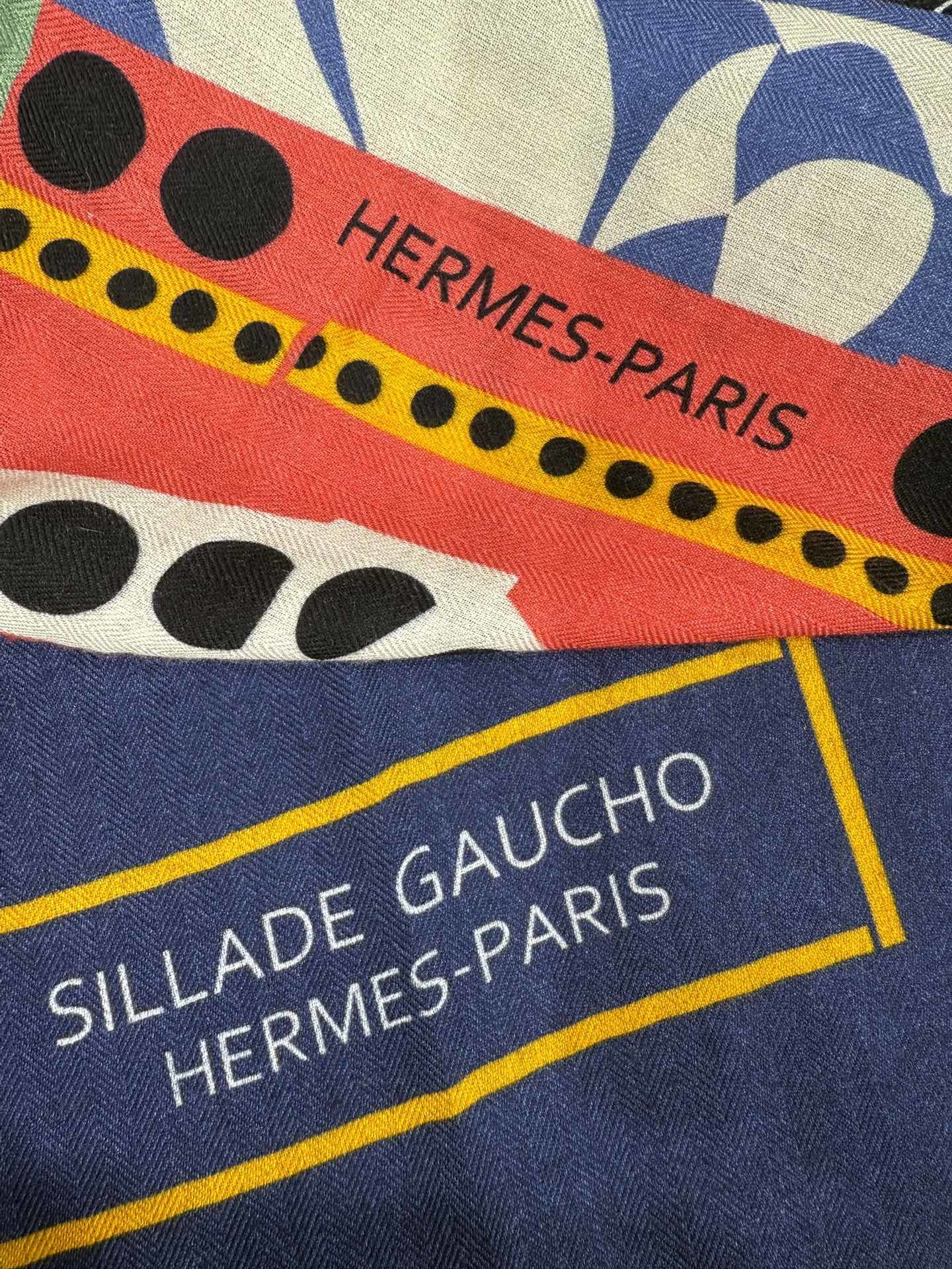 💟💞上新🆕手工卷边山羊绒和真丝混纺披肩(70%山羊绒,30%桑蚕丝)。【高乔风格马鞍140披肩】这款迷人