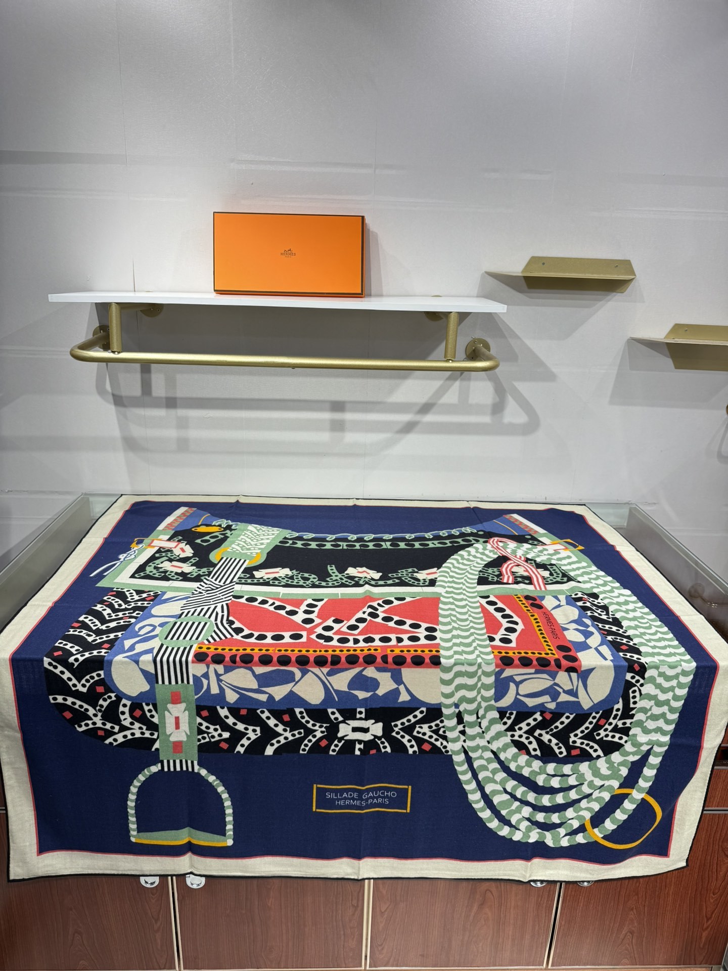 💟💞上新🆕手工卷边山羊绒和真丝混纺披肩(70%山羊绒,30%桑蚕丝)。【高乔风格马鞍140披肩】这款迷人