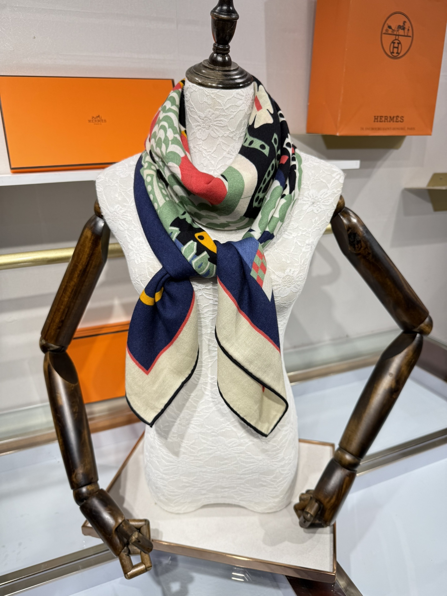 💟💞上新🆕手工卷边山羊绒和真丝混纺披肩(70%山羊绒,30%桑蚕丝)。【高乔风格马鞍140披肩】这款迷人