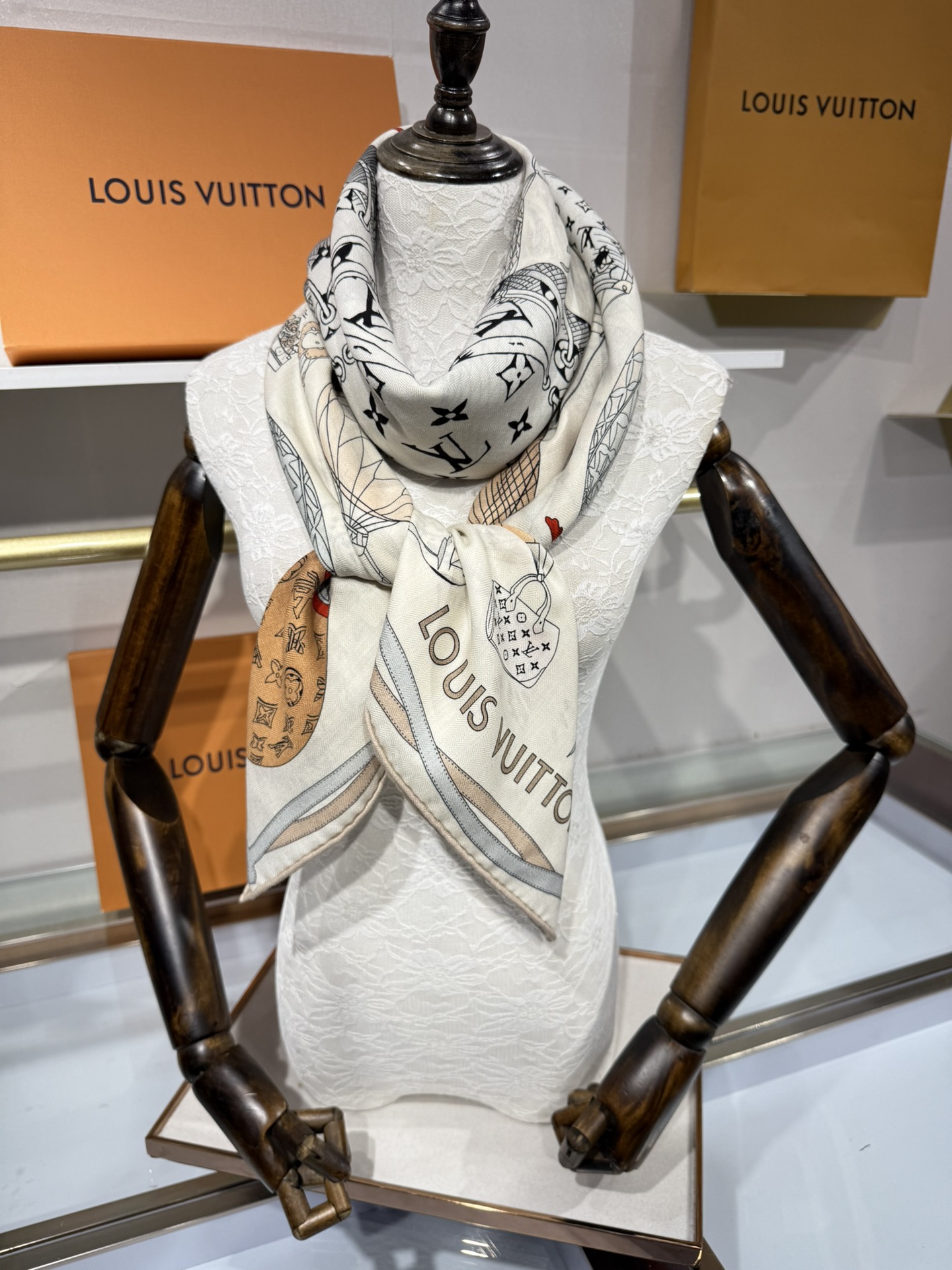 💟2025秋冬款上新L驴家专柜最新款‼️。爆款哦 😘💍实物真心美 🎀披肩配以印花💓💃🏻无论设计喷绘都是非