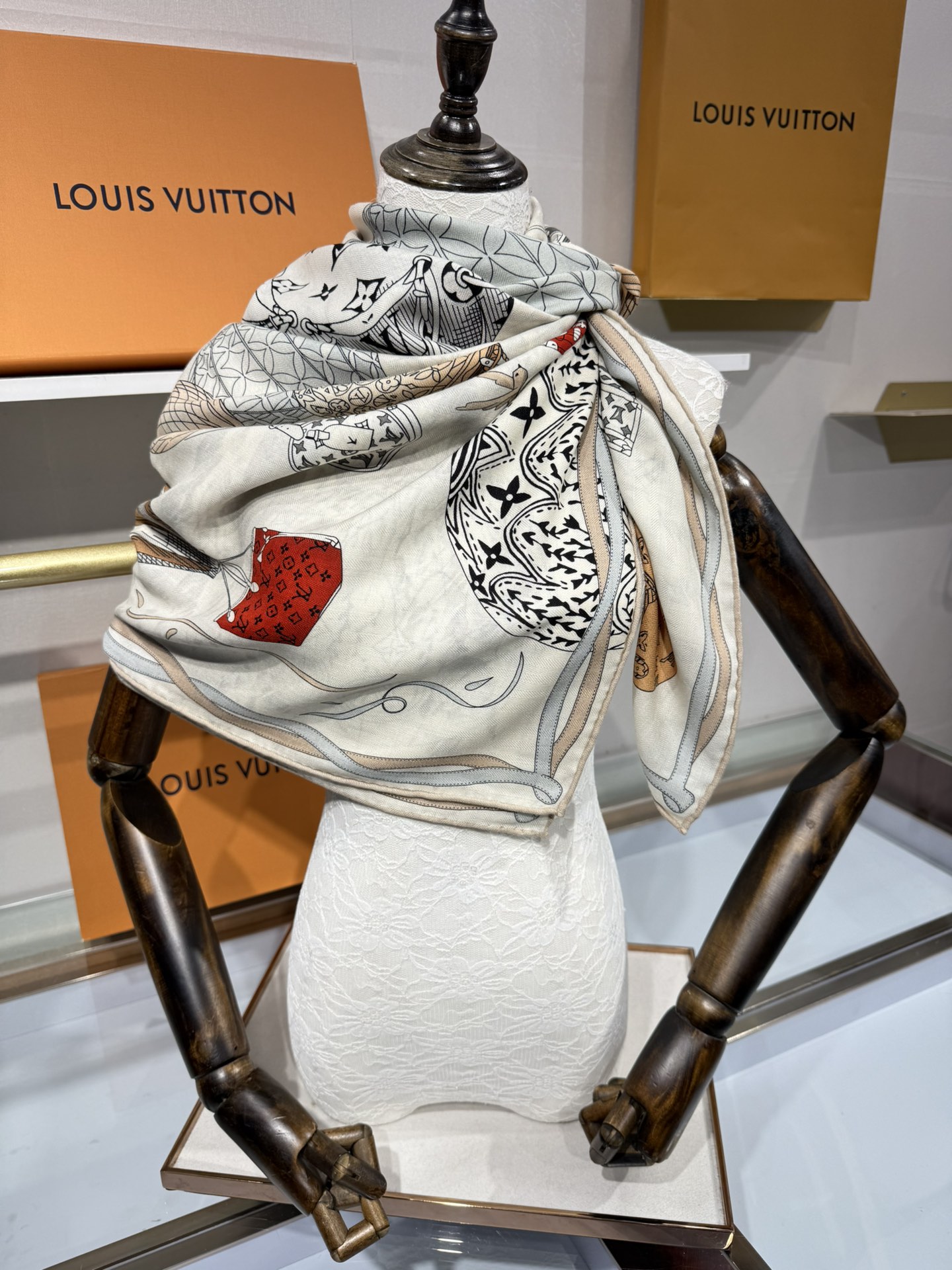 💟2025秋冬款上新L驴家专柜最新款‼️。爆款哦 😘💍实物真心美 🎀披肩配以印花💓💃🏻无论设计喷绘都是非