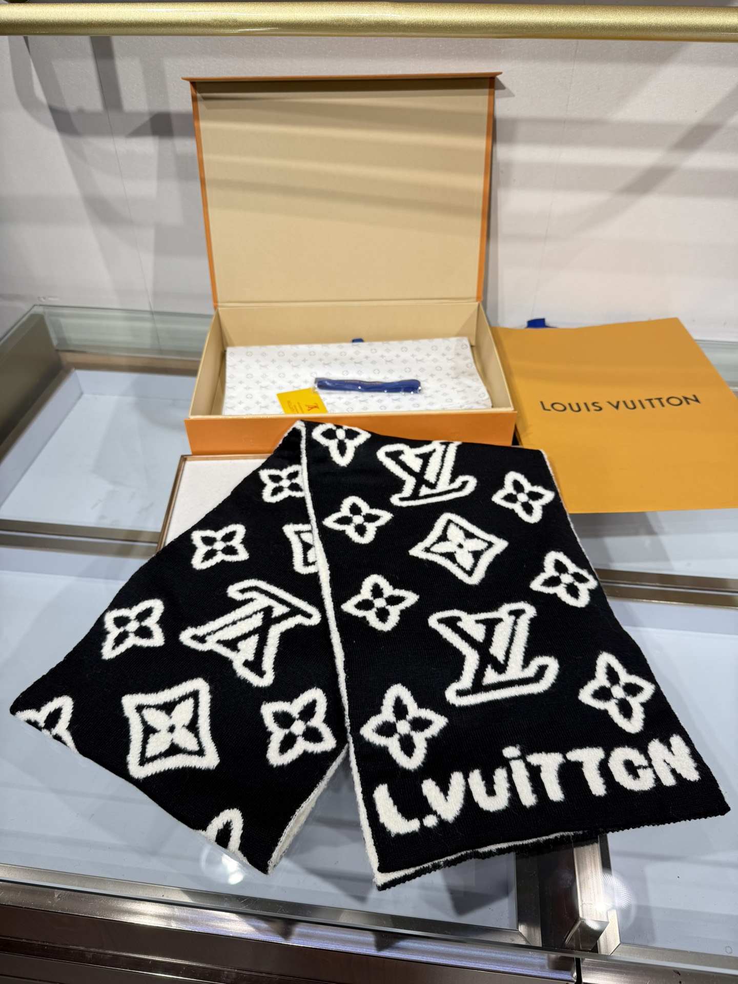 💟好看的要疯掉了，太有型太有魅力了❗️不得不佩服LV今年的设计师，把LV经典棋盘格元素再一次盘活了，让经