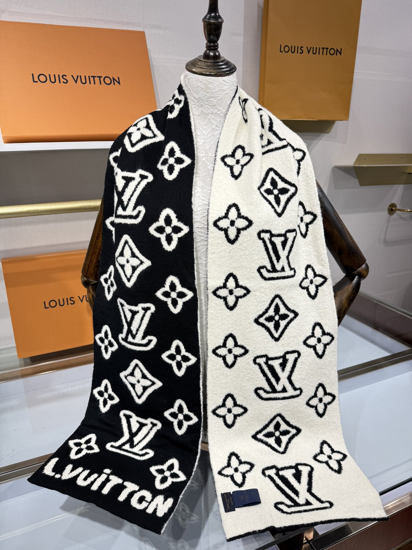 💟好看的要疯掉了，太有型太有魅力了❗️不得不佩服LV今年的设计师，把LV经典棋盘格元素再一次盘活了，让经