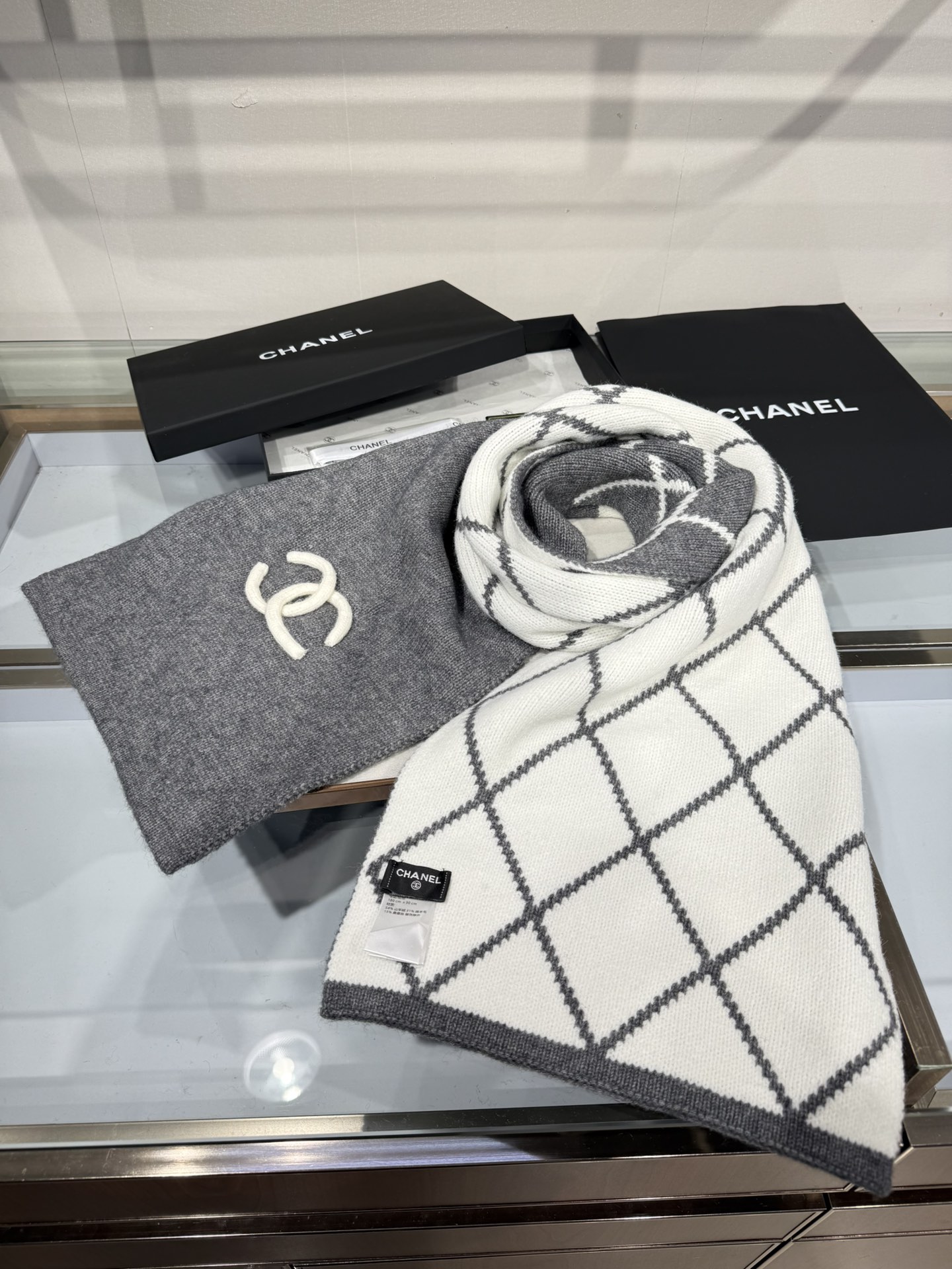 💟补单出货 💕上新🆕𝐂𝐇𝐀𝐍𝐄𝐋《菠萝菱格元素》🍍Size：30×180cm面料：54%羊绒31%绵羊毛