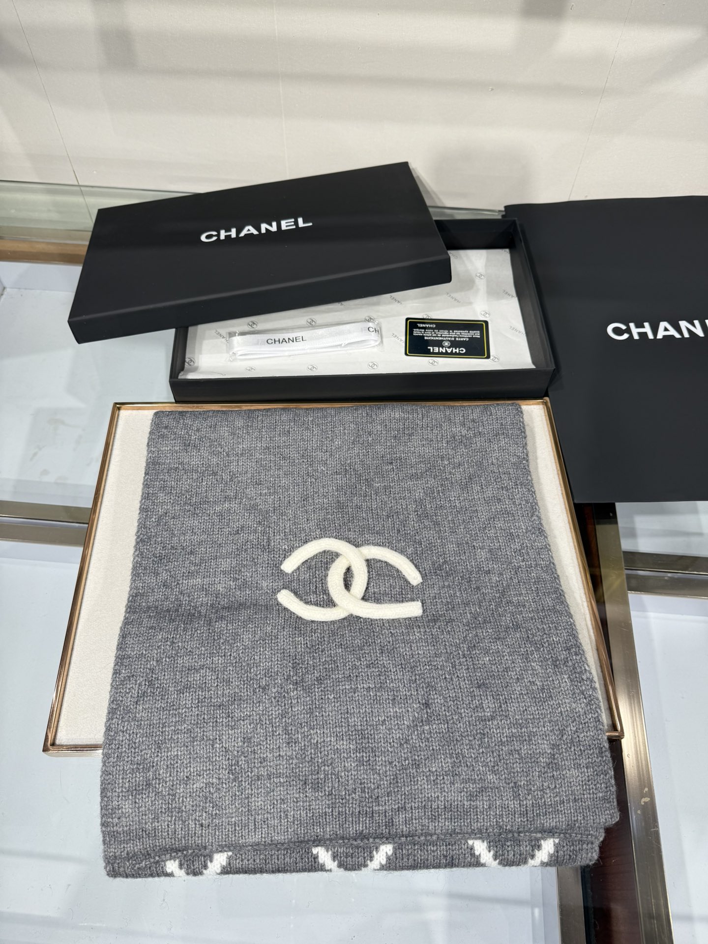 💟补单出货 💕上新🆕𝐂𝐇𝐀𝐍𝐄𝐋《菠萝菱格元素》🍍Size：30×180cm面料：54%羊绒31%绵羊毛