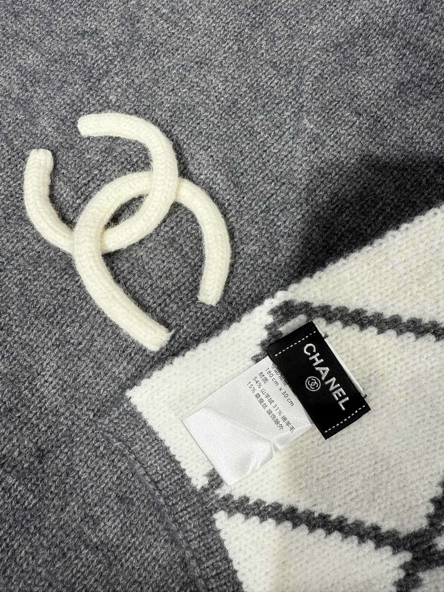 💟补单出货 💕上新🆕𝐂𝐇𝐀𝐍𝐄𝐋《菠萝菱格元素》🍍Size：30×180cm面料：54%羊绒31%绵羊毛