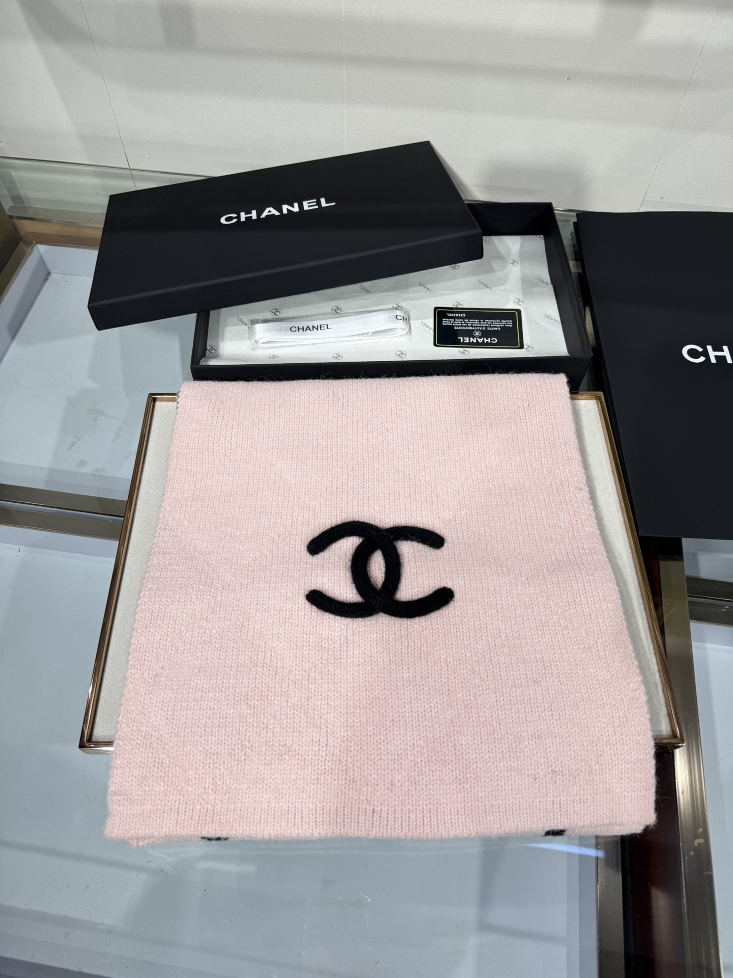 💟补单出货 💕上新🆕𝐂𝐇𝐀𝐍𝐄𝐋《菠萝菱格元素》🍍Size：30×180cm面料：54%羊绒31%绵羊毛