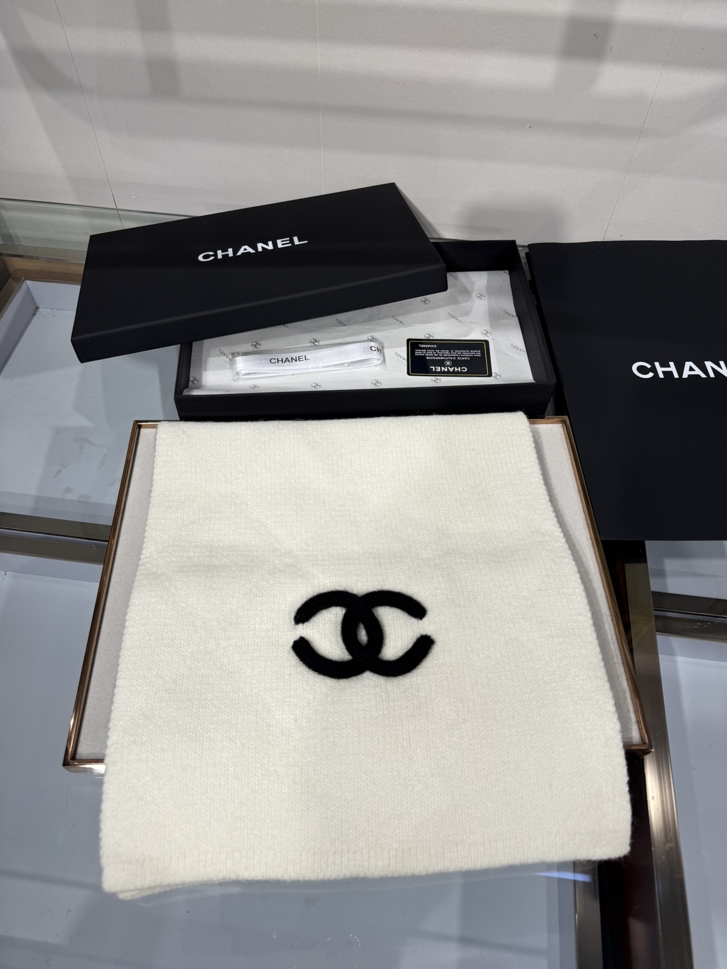 💟补单出货 💕上新🆕𝐂𝐇𝐀𝐍𝐄𝐋《菠萝菱格元素》🍍Size：30×180cm面料：54%羊绒31%绵羊毛