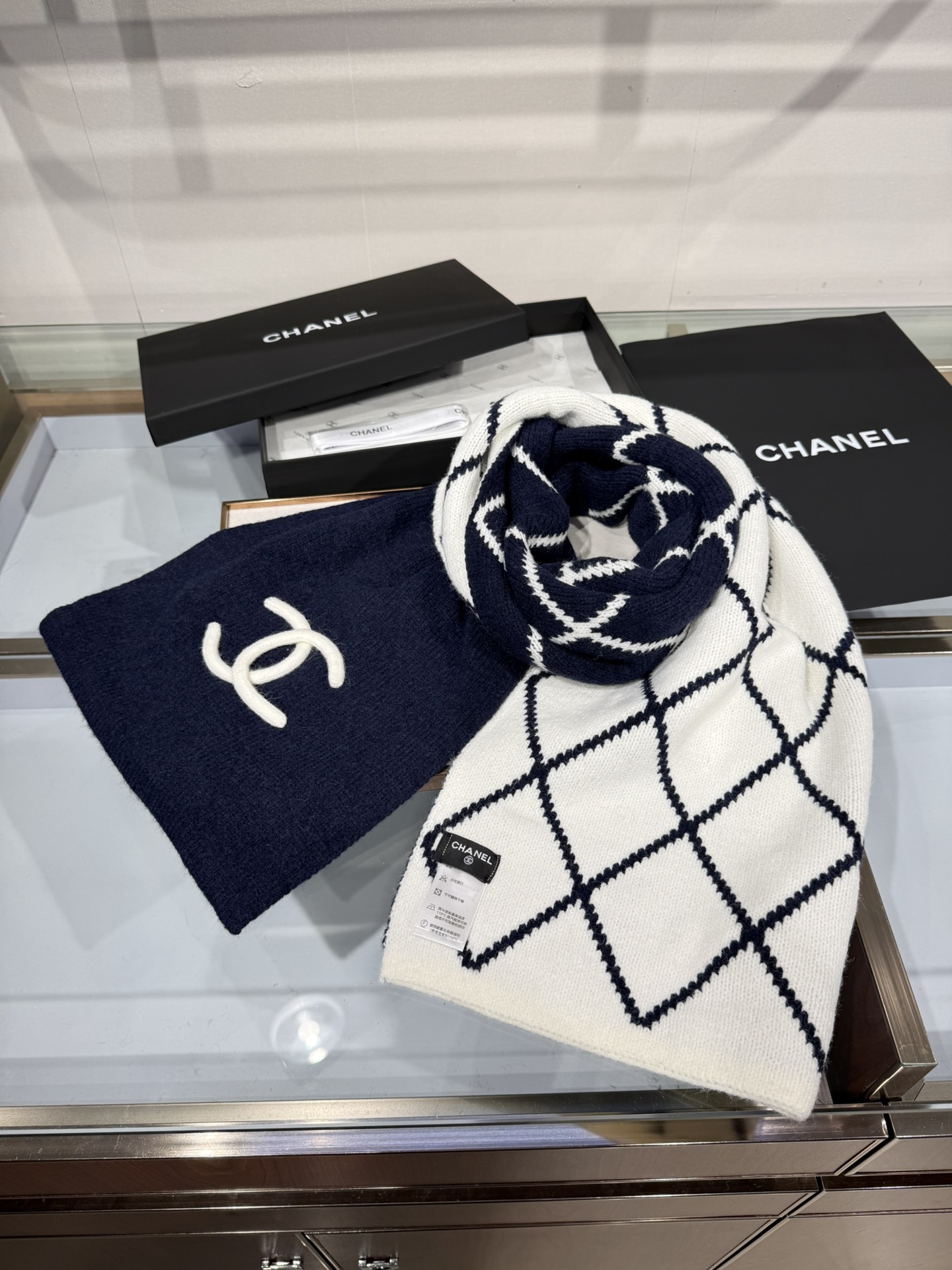 💟补单出货 💕上新🆕𝐂𝐇𝐀𝐍𝐄𝐋《菠萝菱格元素》🍍Size：30×180cm面料：54%羊绒31%绵羊毛