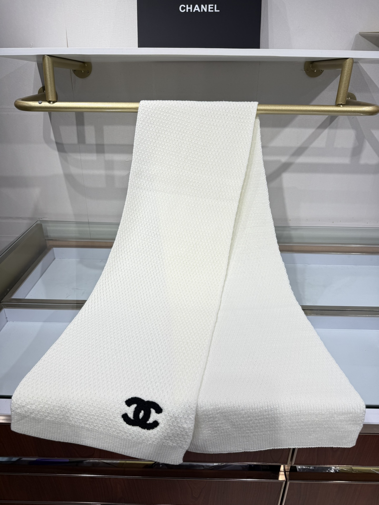 💟2025年秋冬新款💕上新🆕CHANEL【新款来袭】香奈儿专柜最新编织系列！这是一个特别稀有的款式，这也