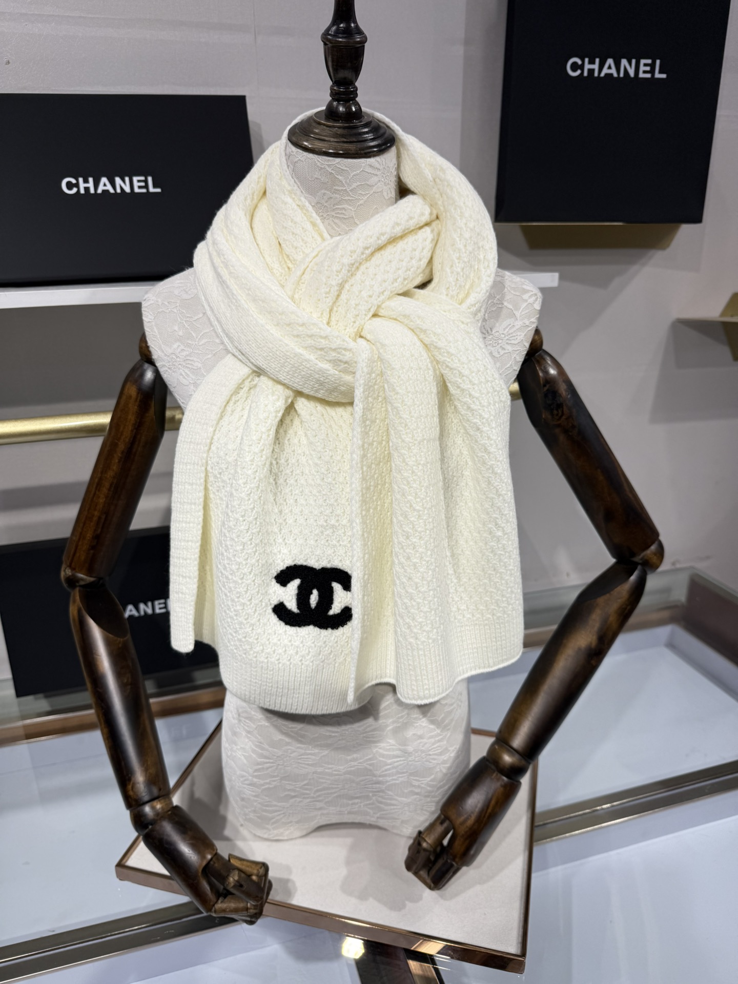 💟2025年秋冬新款💕上新🆕CHANEL【新款来袭】香奈儿专柜最新编织系列！这是一个特别稀有的款式，这也