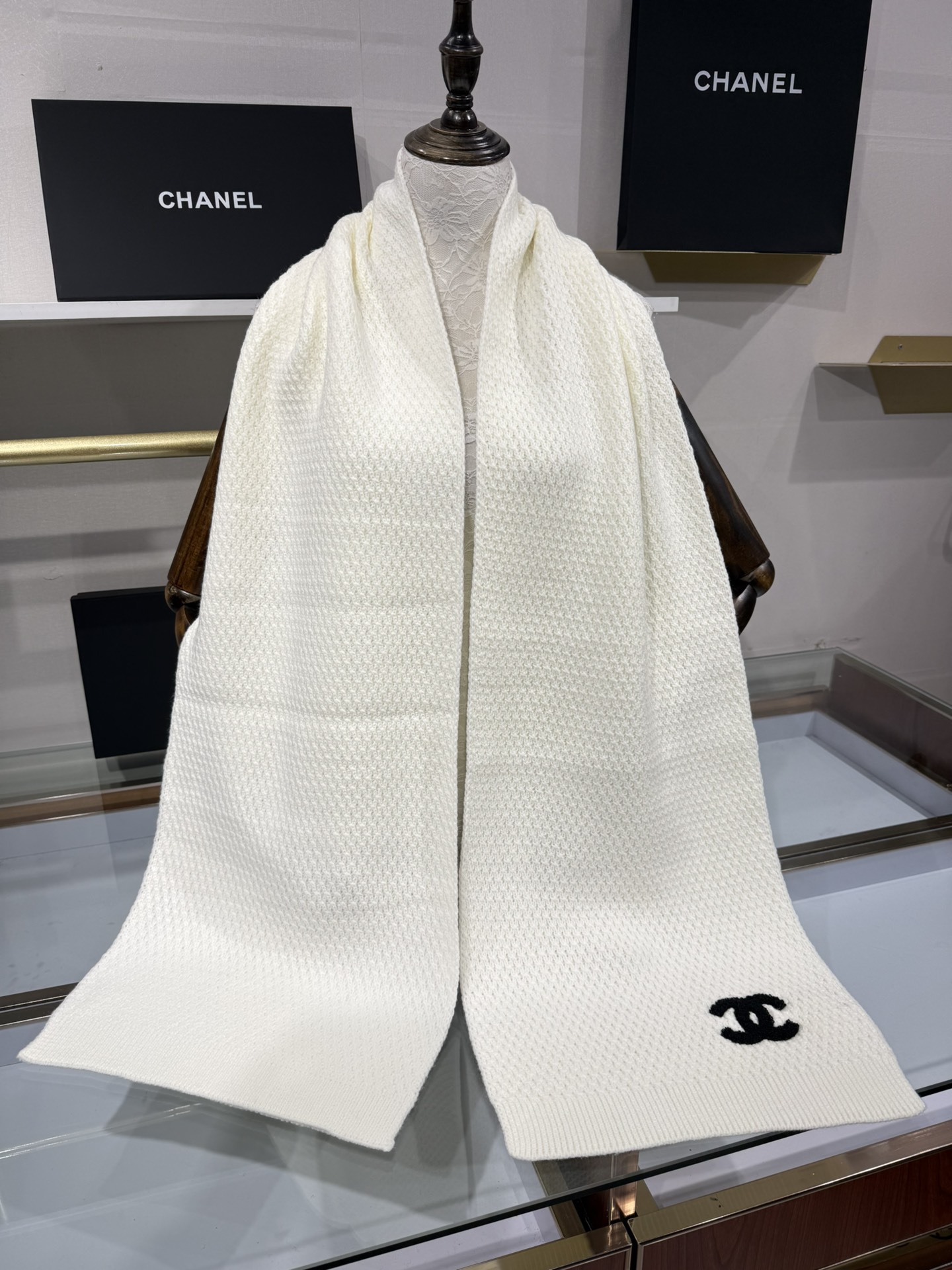 💟2025年秋冬新款💕上新🆕CHANEL【新款来袭】香奈儿专柜最新编织系列！这是一个特别稀有的款式，这也