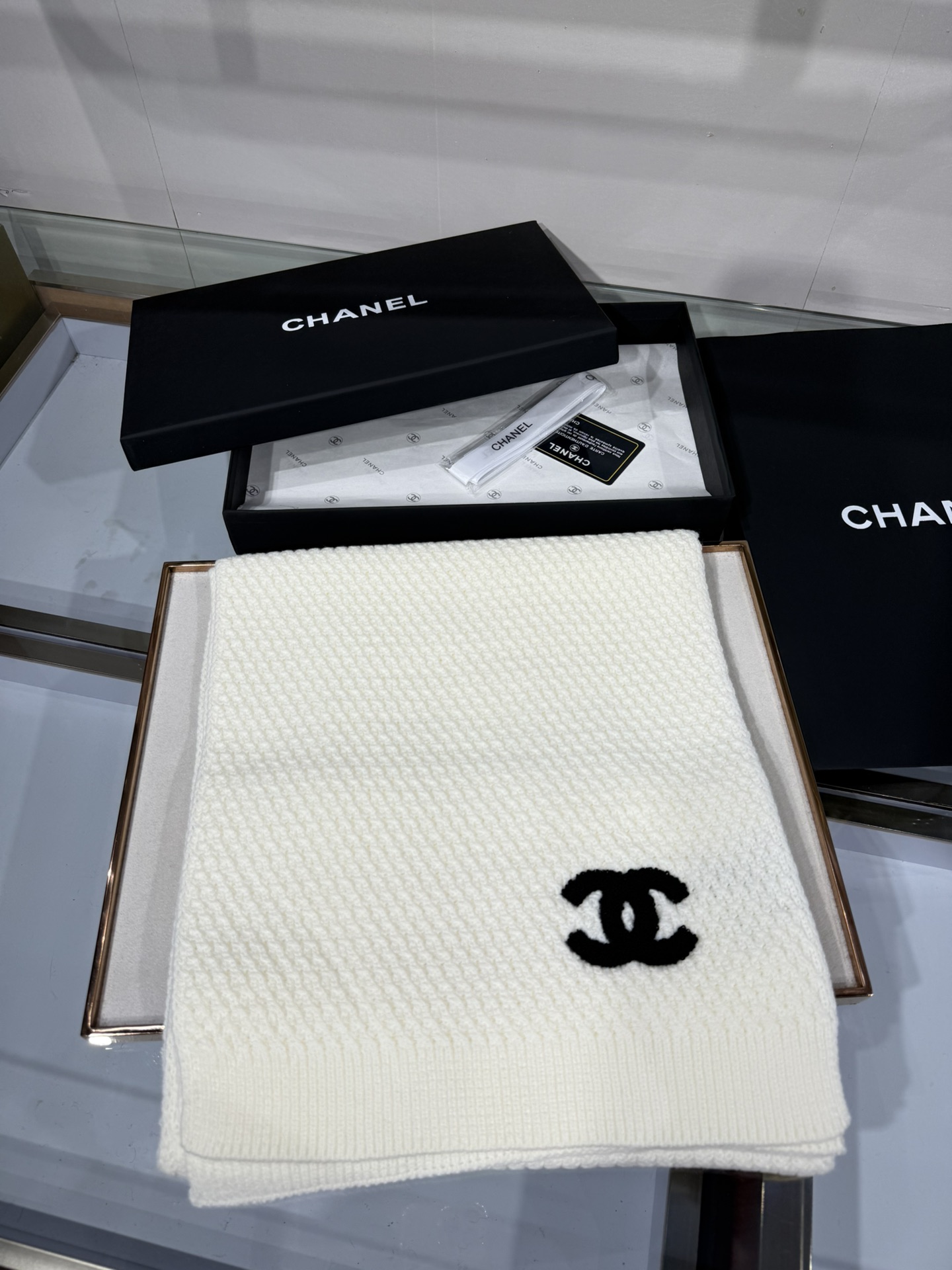 💟2025年秋冬新款💕上新🆕CHANEL【新款来袭】香奈儿专柜最新编织系列！这是一个特别稀有的款式，这也