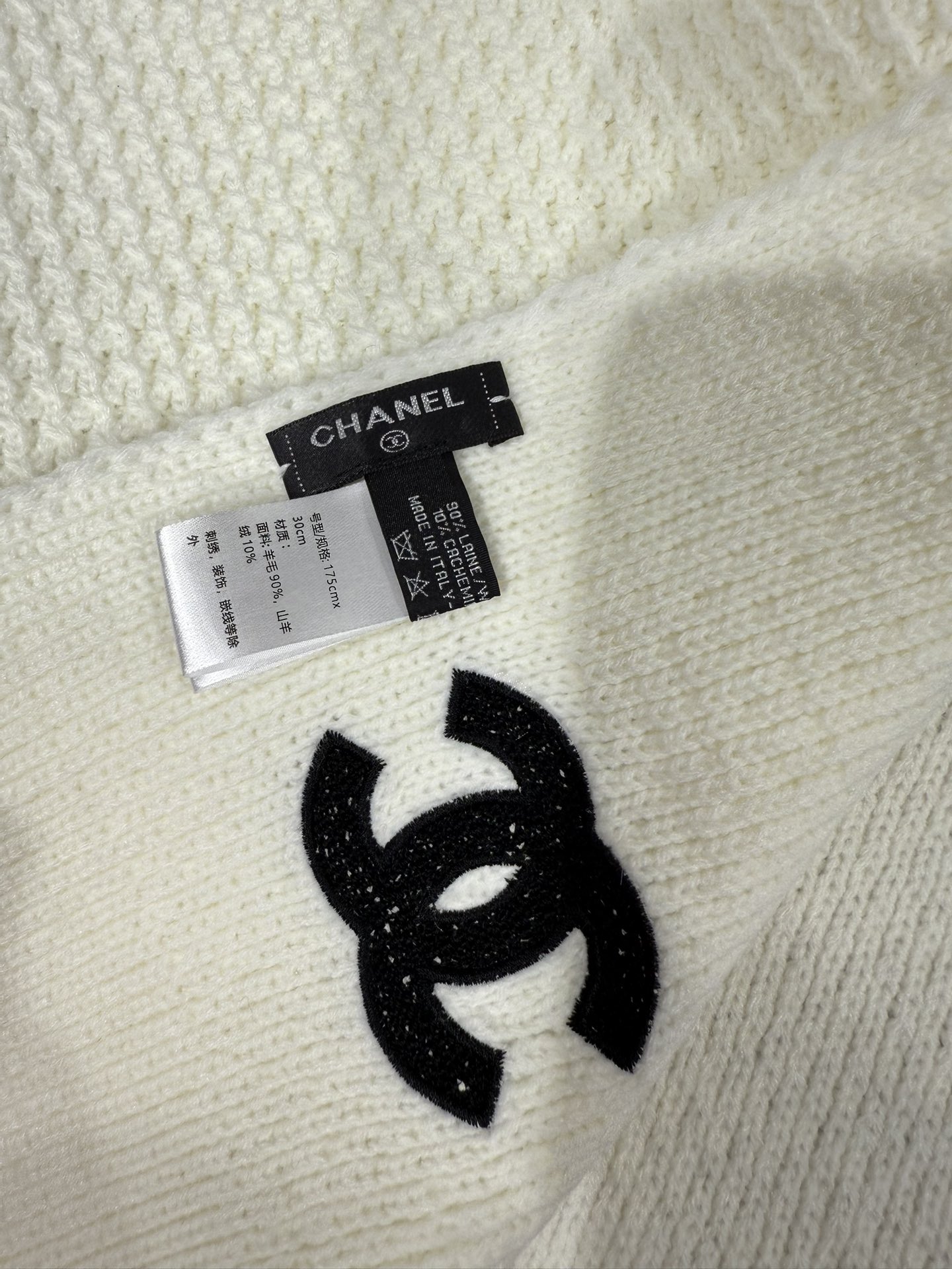 💟2025年秋冬新款💕上新🆕CHANEL【新款来袭】香奈儿专柜最新编织系列！这是一个特别稀有的款式，这也