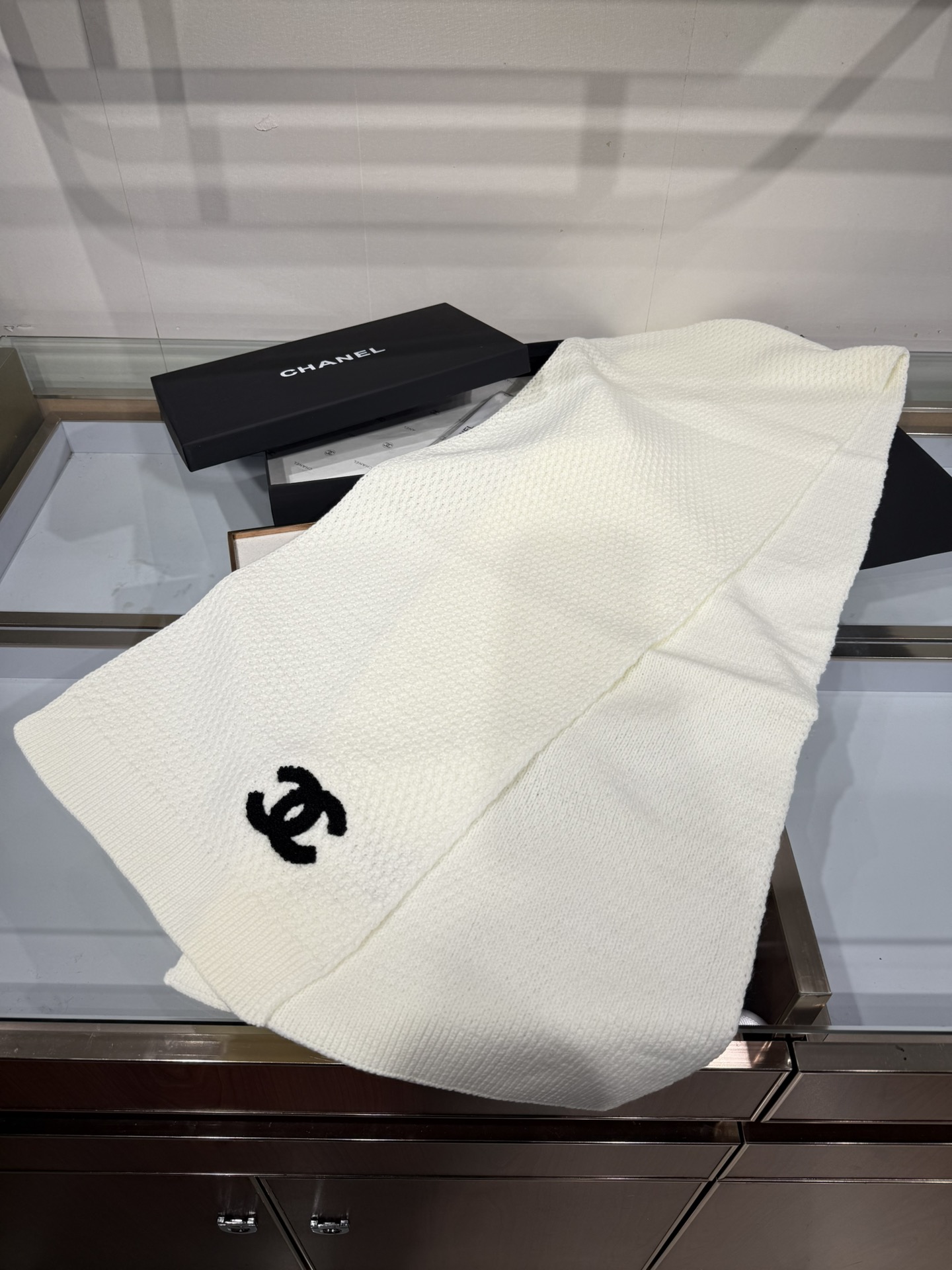 💟2025年秋冬新款💕上新🆕CHANEL【新款来袭】香奈儿专柜最新编织系列！这是一个特别稀有的款式，这也