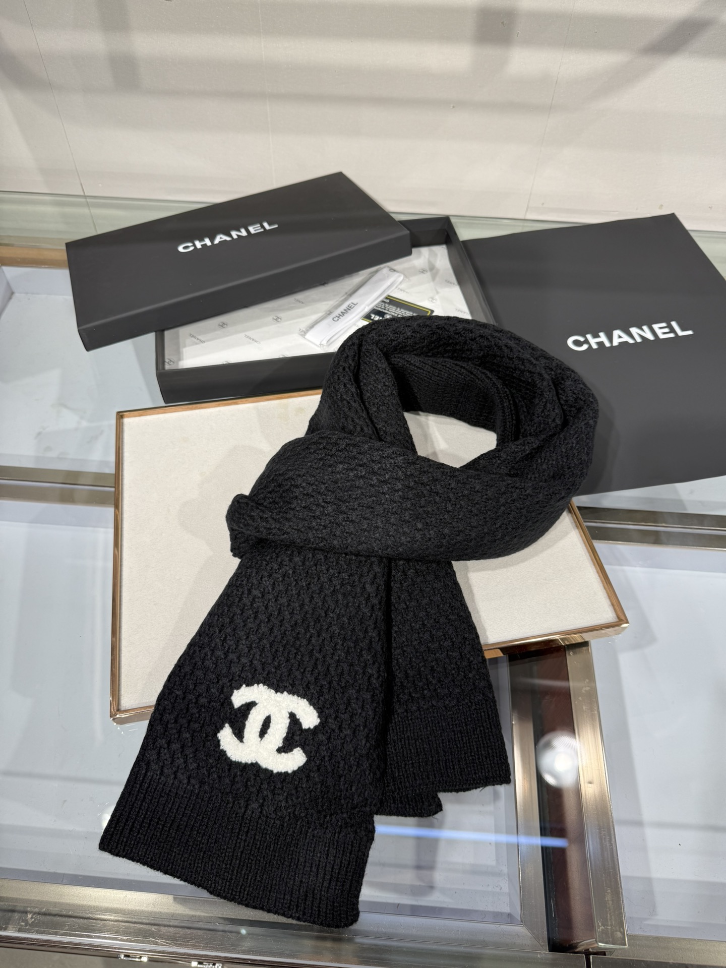 💟2025年秋冬新款💕上新🆕CHANEL【新款来袭】香奈儿专柜最新编织系列！这是一个特别稀有的款式，这也