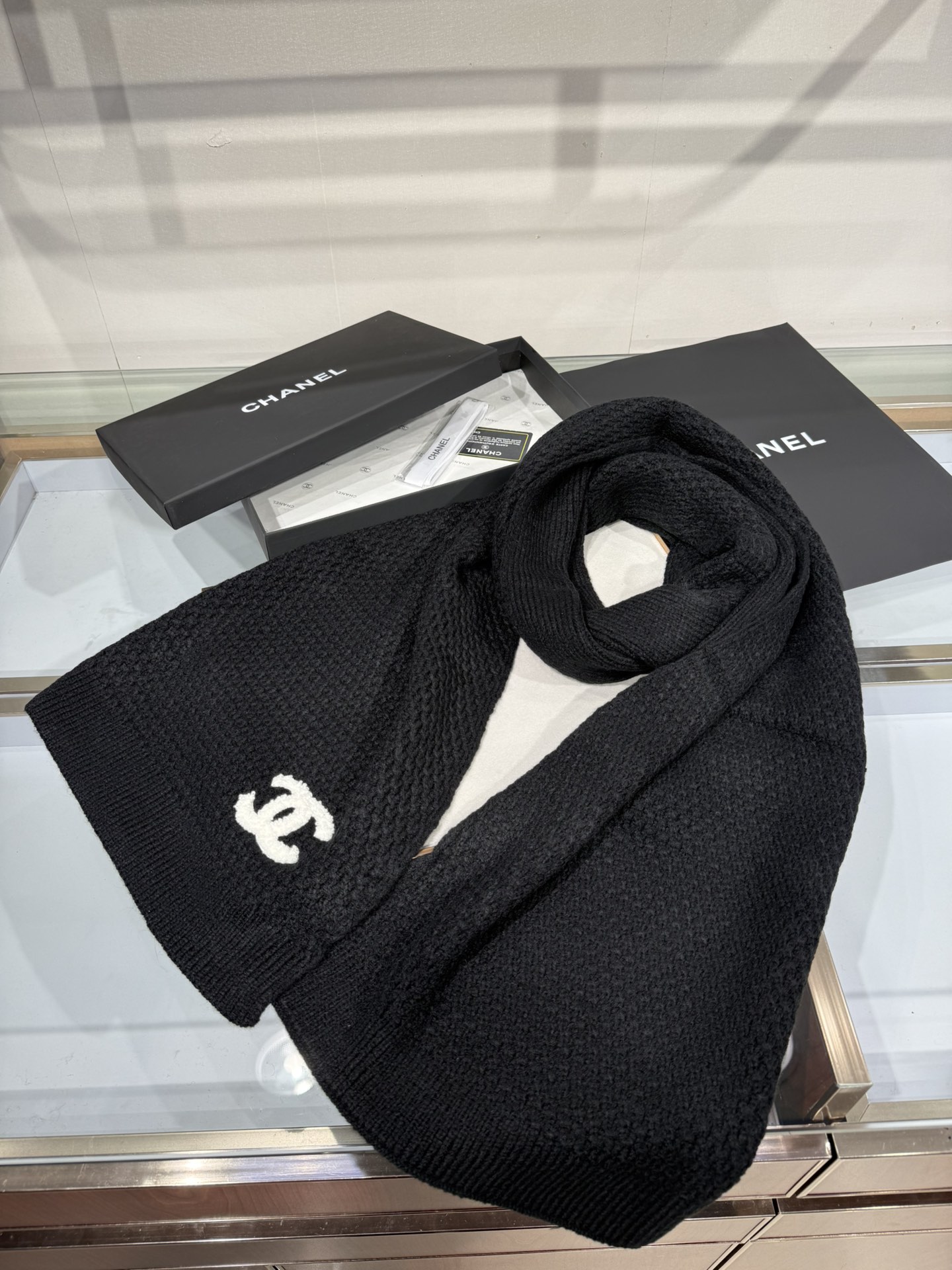 💟2025年秋冬新款💕上新🆕CHANEL【新款来袭】香奈儿专柜最新编织系列！这是一个特别稀有的款式，这也