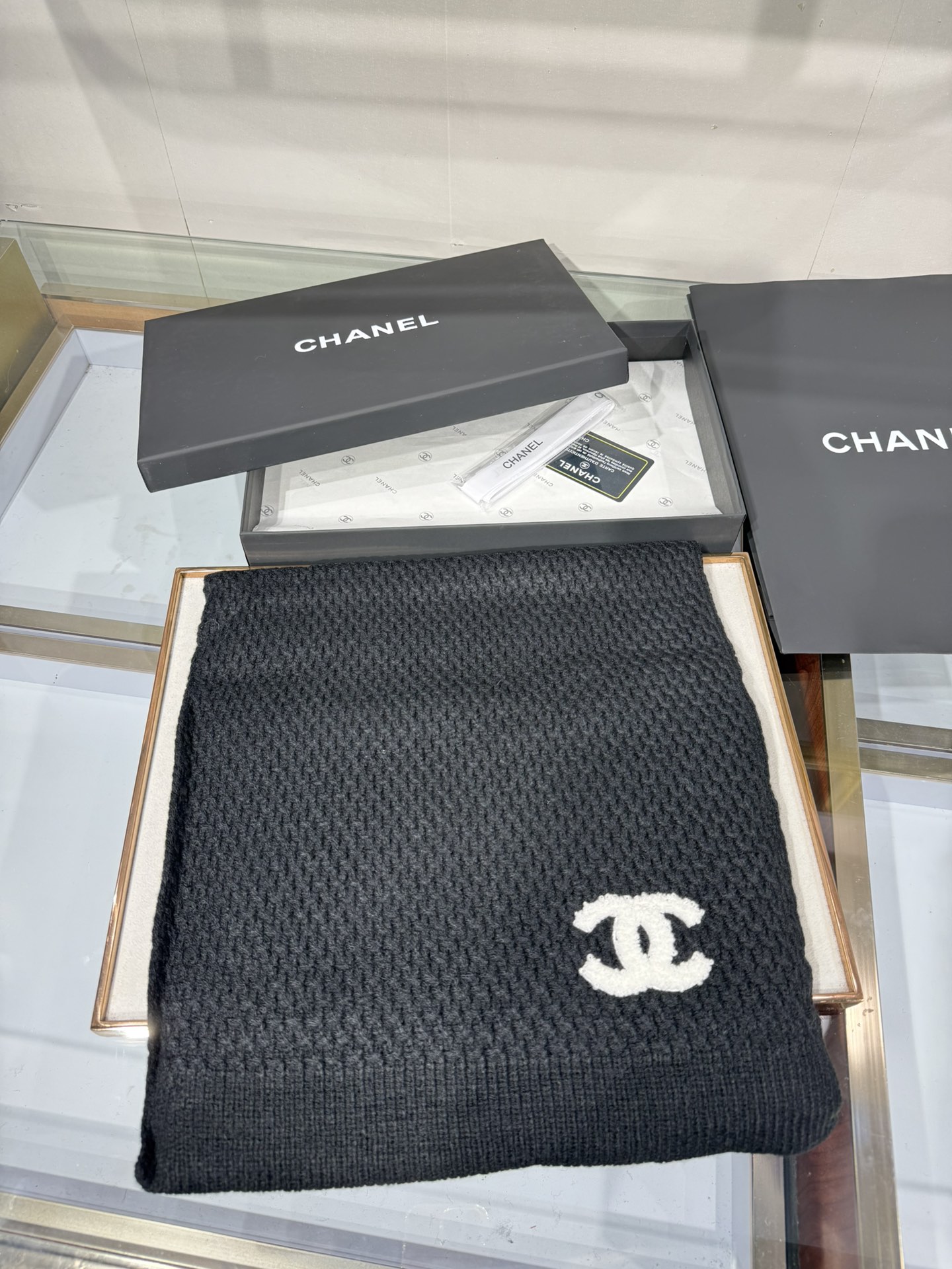 💟2025年秋冬新款💕上新🆕CHANEL【新款来袭】香奈儿专柜最新编织系列！这是一个特别稀有的款式，这也