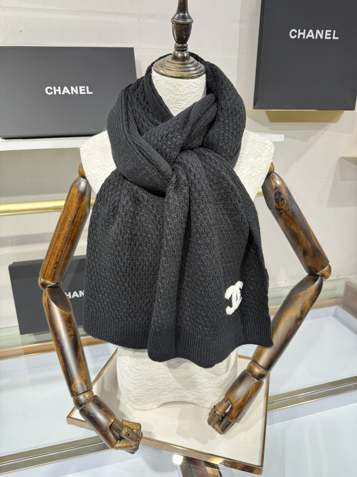 💟2025年秋冬新款💕上新🆕CHANEL【新款来袭】香奈儿专柜最新编织系列！这是一个特别稀有的款式，这也