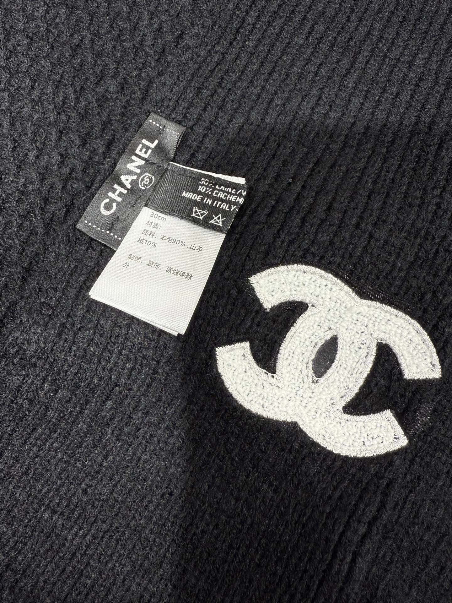 💟2025年秋冬新款💕上新🆕CHANEL【新款来袭】香奈儿专柜最新编织系列！这是一个特别稀有的款式，这也