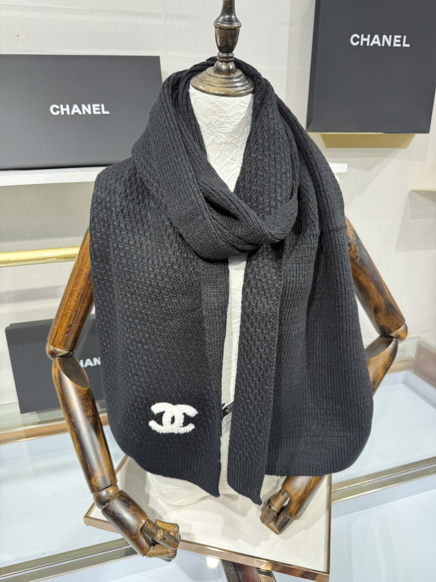 💟2025年秋冬新款💕上新🆕CHANEL【新款来袭】香奈儿专柜最新编织系列！这是一个特别稀有的款式，这也