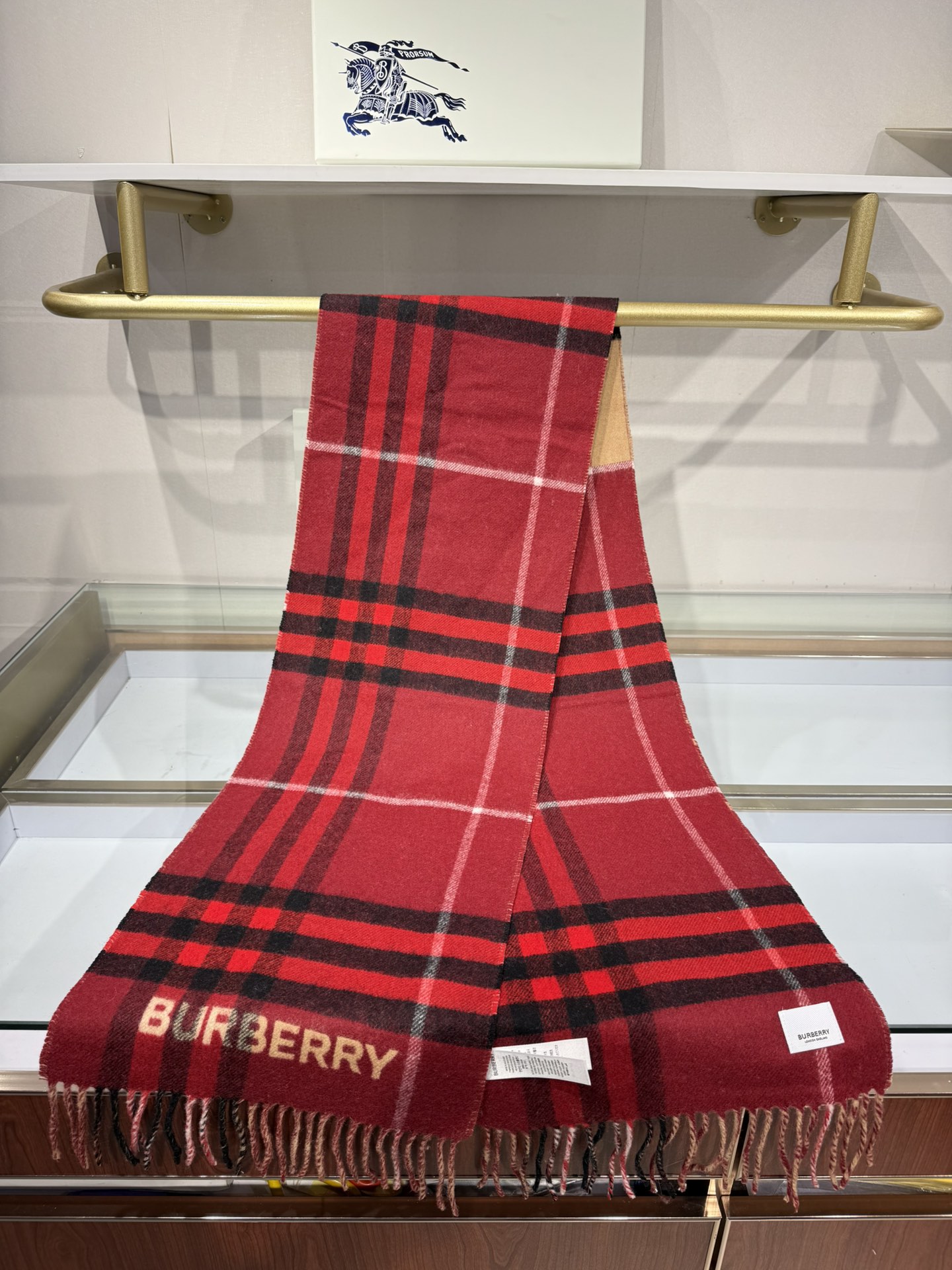 💟想要温暖冬季的必备百搭单品，今年冬天保证 出镜率No. 1⃣️B家羊绒拼色围巾奉上🈚️论男女都可用！在