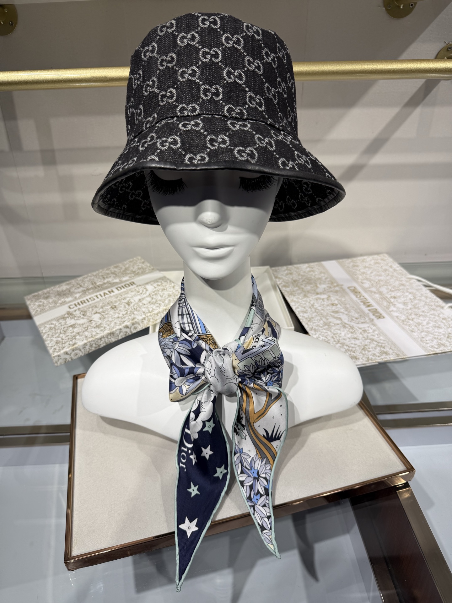 💟Dior Diamond 丝巾 粉色调多色桑蚕丝斜纹面料 Dior Avenue 图案 材质：100%