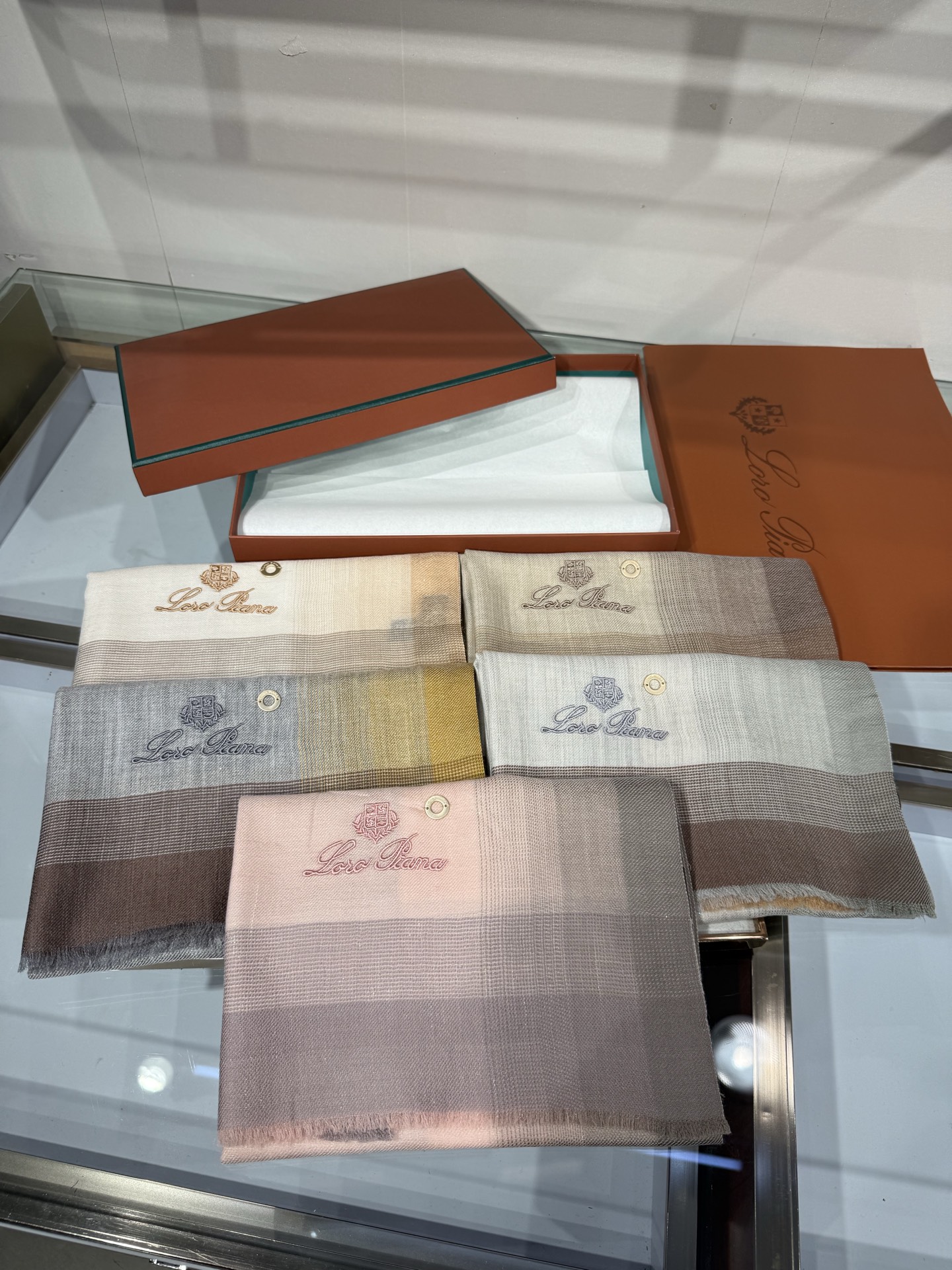 💟Loro Piana LP最新独家供应十年二十年都不过时！也只有LP羊绒围巾能把这么看似简单外观的围巾