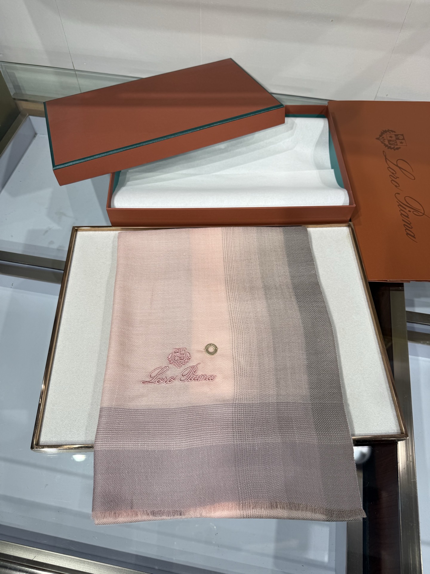 💟Loro Piana LP最新独家供应十年二十年都不过时！也只有LP羊绒围巾能把这么看似简单外观的围巾