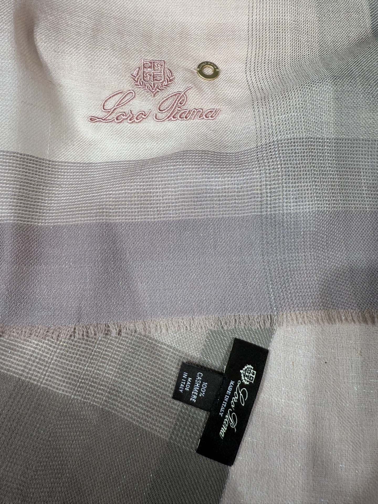 💟Loro Piana LP最新独家供应十年二十年都不过时！也只有LP羊绒围巾能把这么看似简单外观的围巾