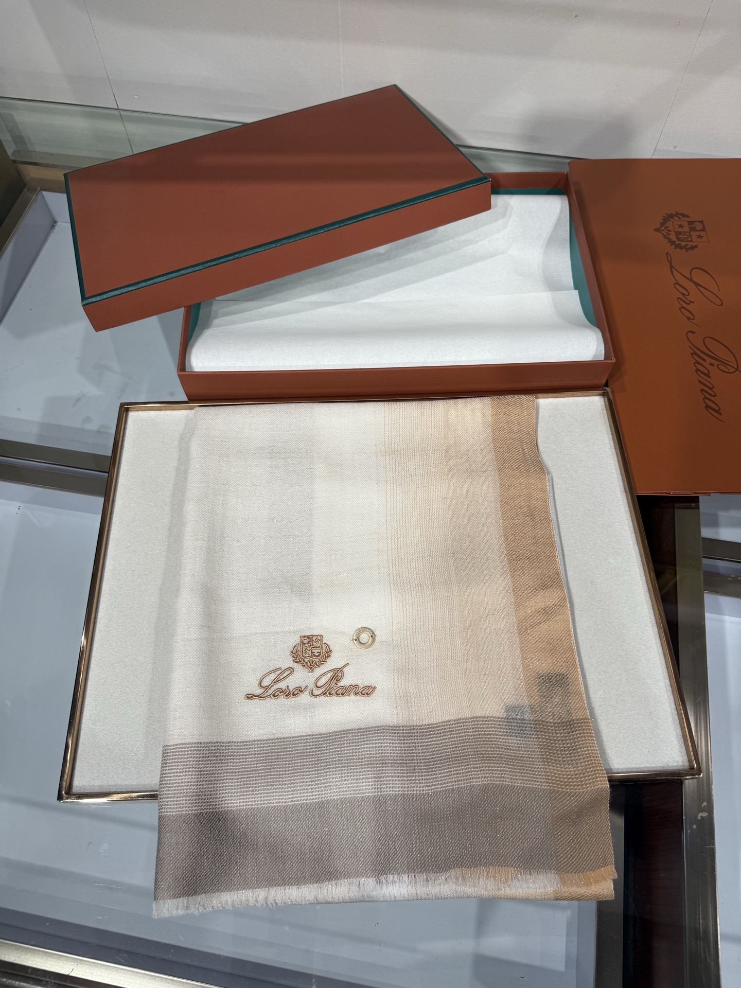 💟Loro Piana LP最新独家供应十年二十年都不过时！也只有LP羊绒围巾能把这么看似简单外观的围巾