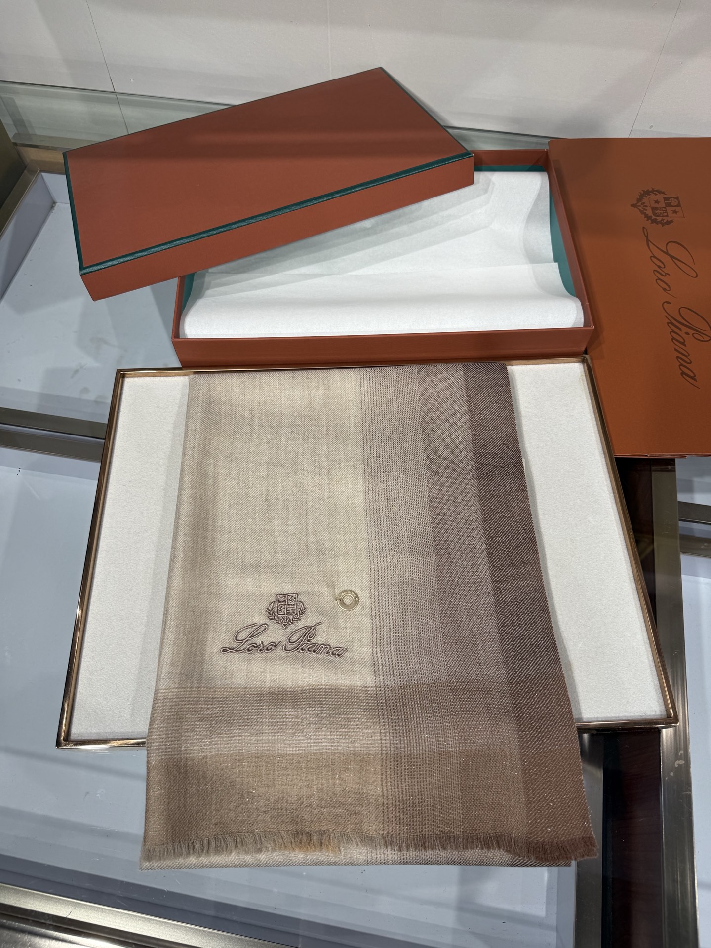 💟Loro Piana LP最新独家供应十年二十年都不过时！也只有LP羊绒围巾能把这么看似简单外观的围巾