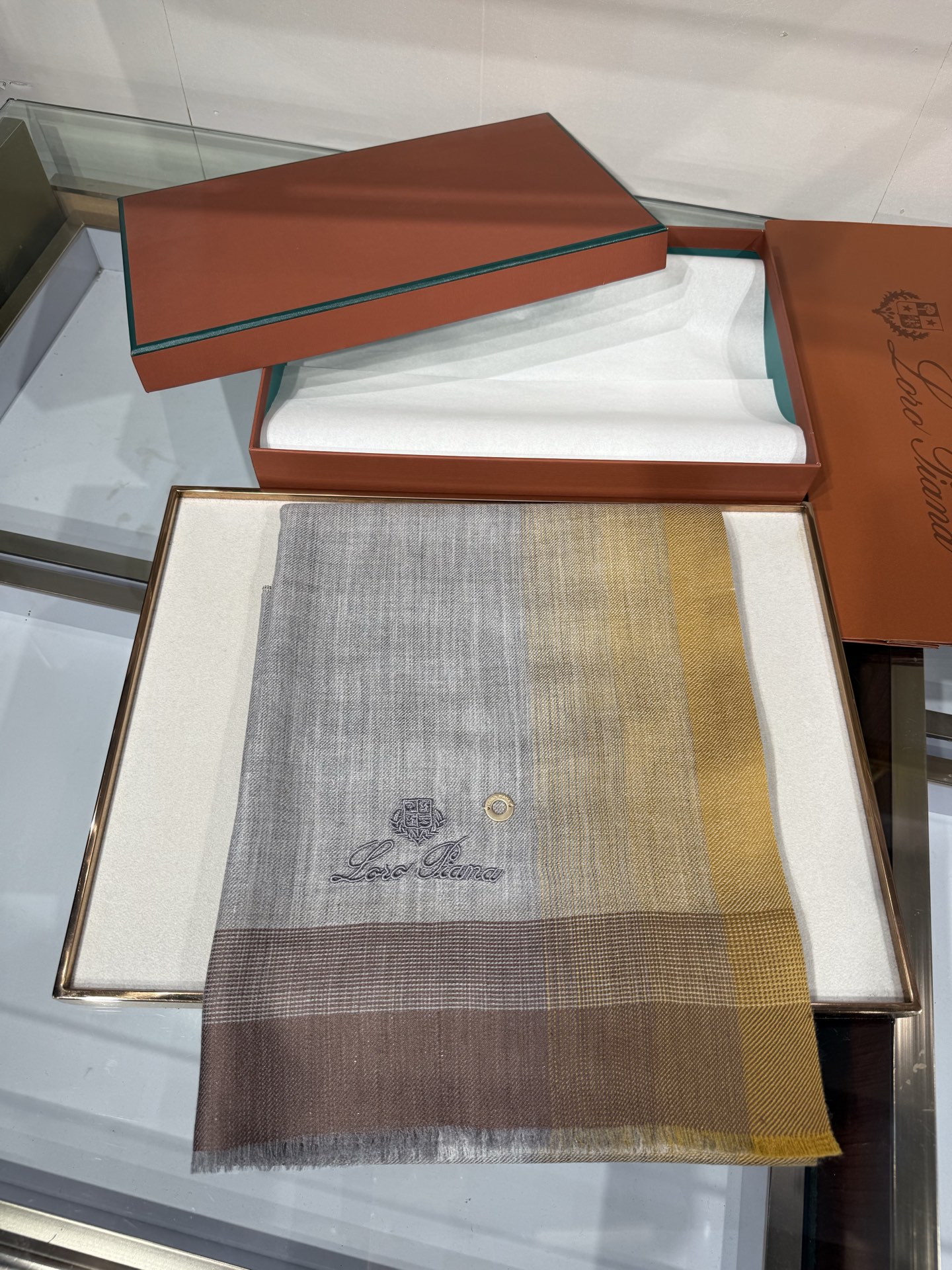 💟Loro Piana LP最新独家供应十年二十年都不过时！也只有LP羊绒围巾能把这么看似简单外观的围巾
