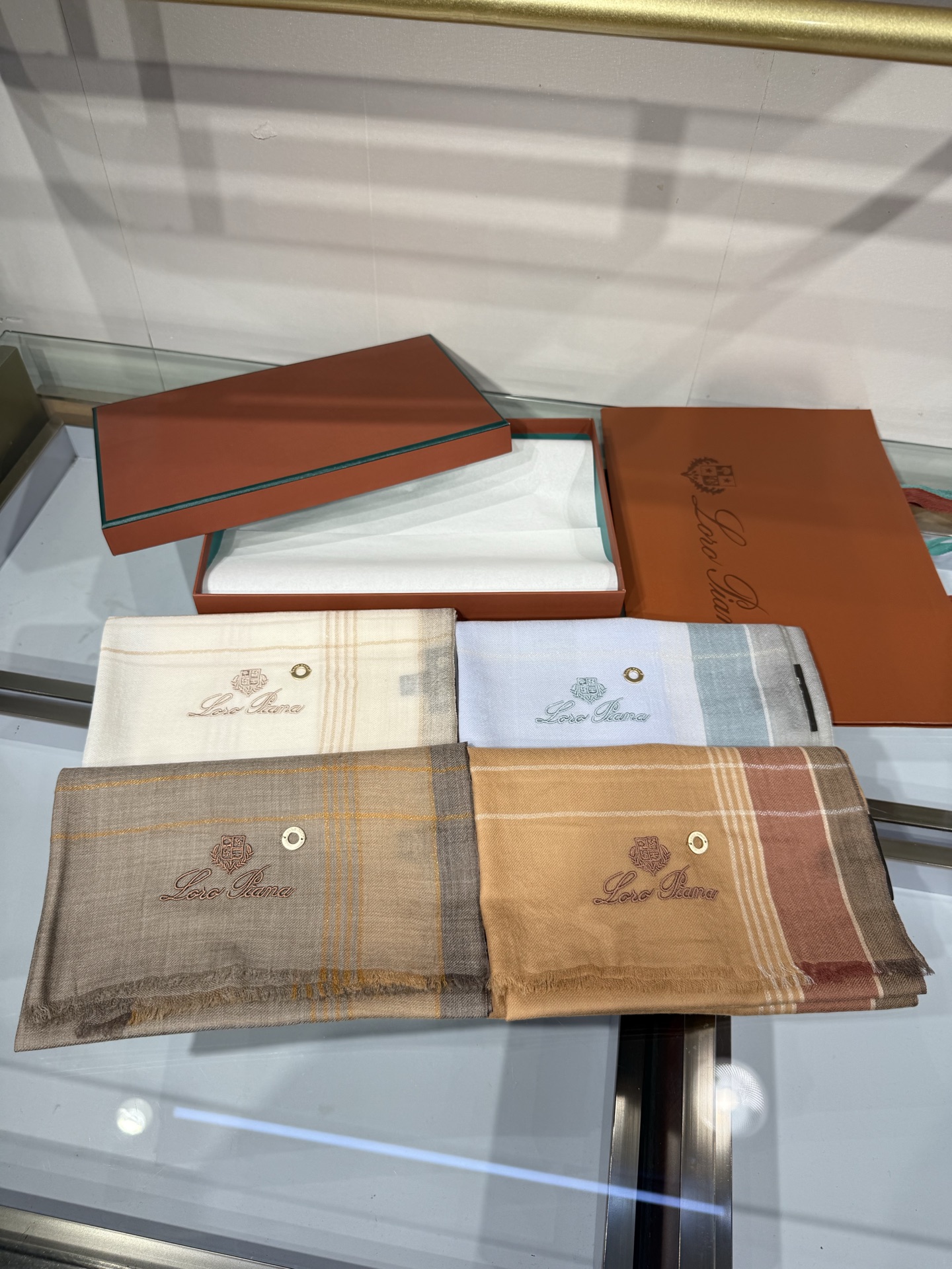 💟Loro Piana LP最新独家供应十年二十年都不过时！也只有LP羊绒围巾能把这么看似简单外观的围巾