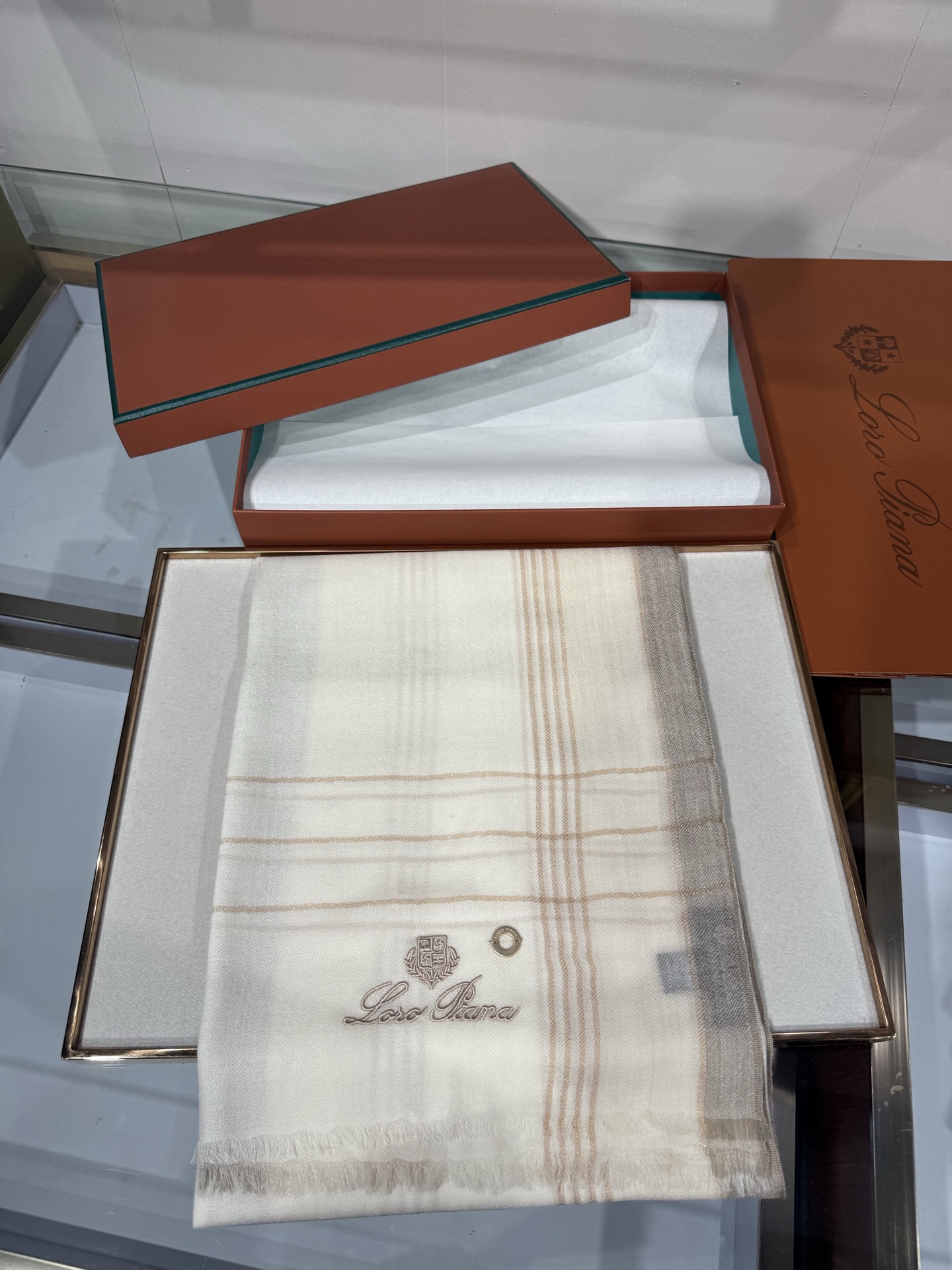 💟Loro Piana LP最新独家供应十年二十年都不过时！也只有LP羊绒围巾能把这么看似简单外观的围巾