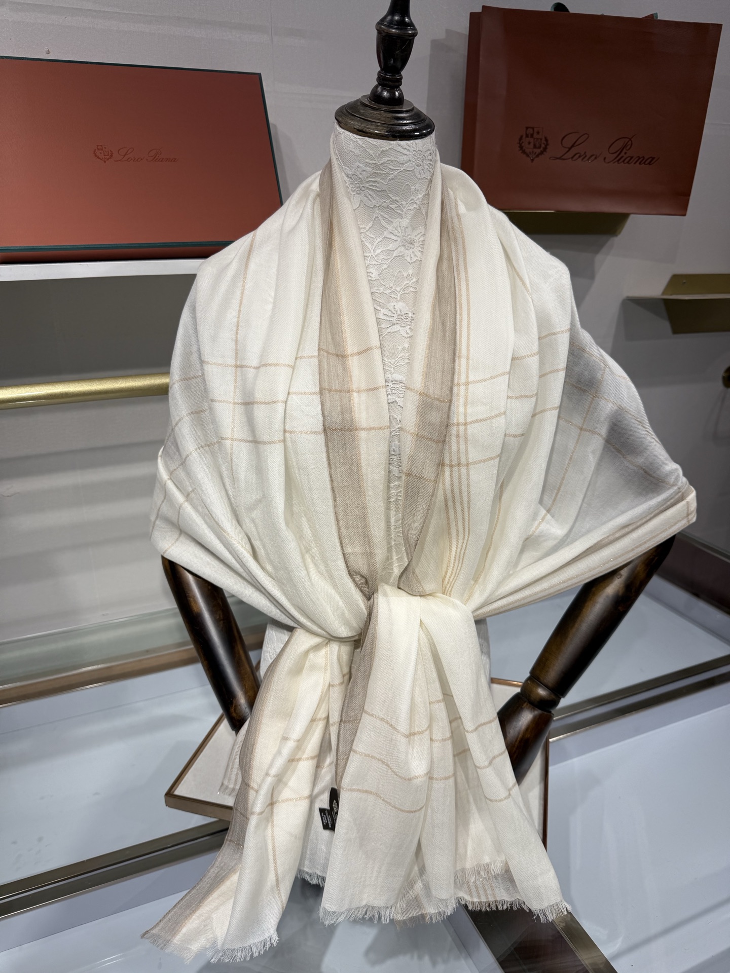💟Loro Piana LP最新独家供应十年二十年都不过时！也只有LP羊绒围巾能把这么看似简单外观的围巾