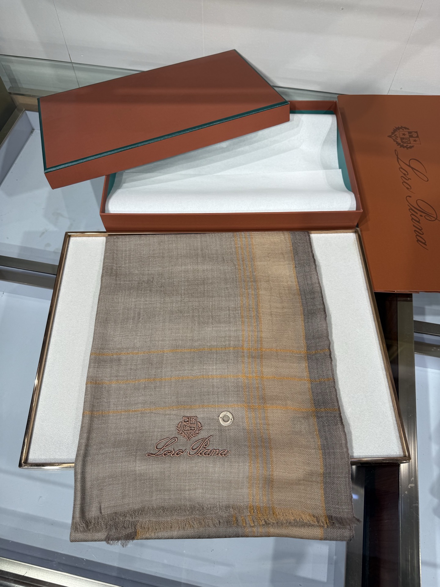 💟Loro Piana LP最新独家供应十年二十年都不过时！也只有LP羊绒围巾能把这么看似简单外观的围巾