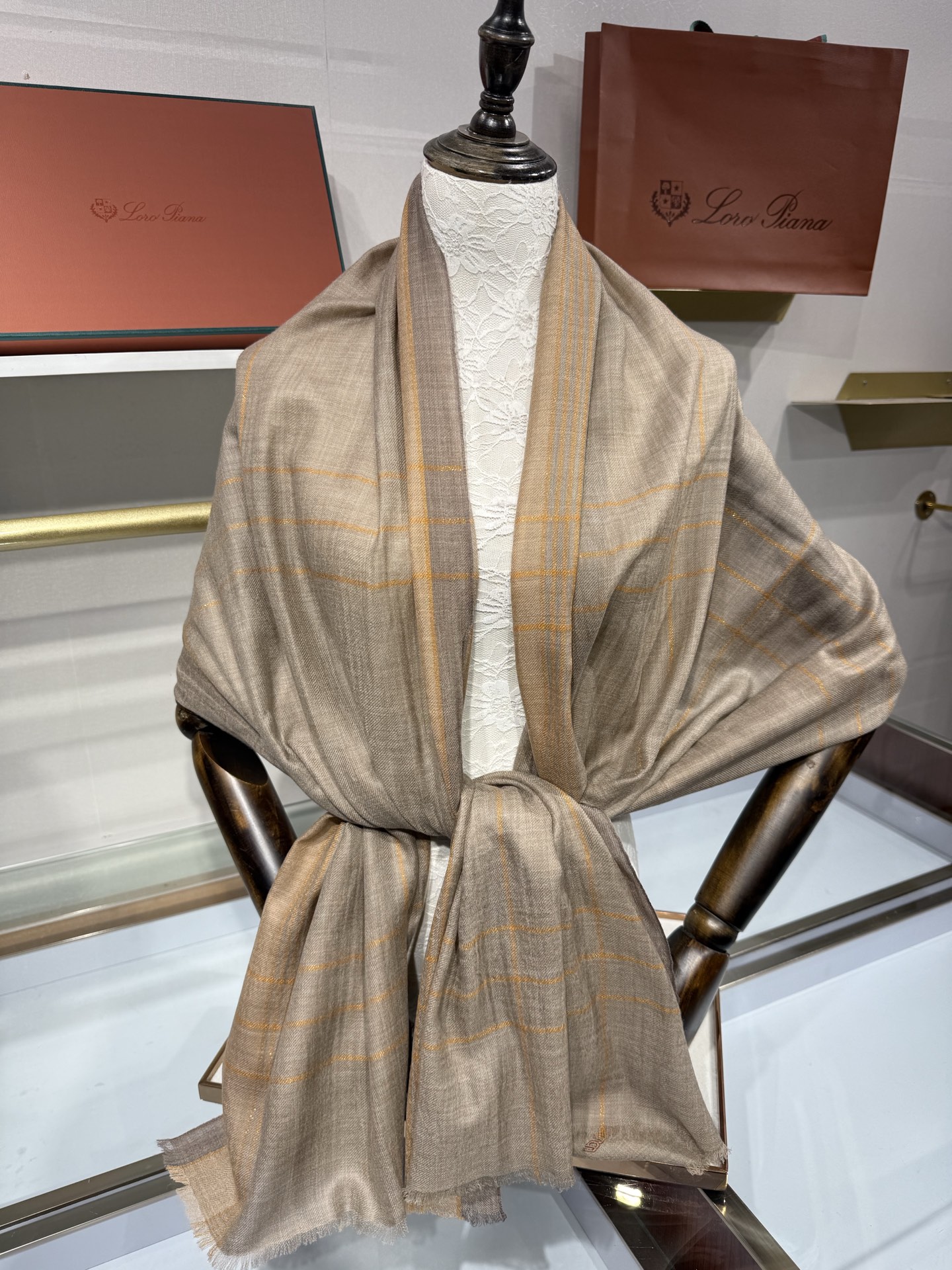 💟Loro Piana LP最新独家供应十年二十年都不过时！也只有LP羊绒围巾能把这么看似简单外观的围巾