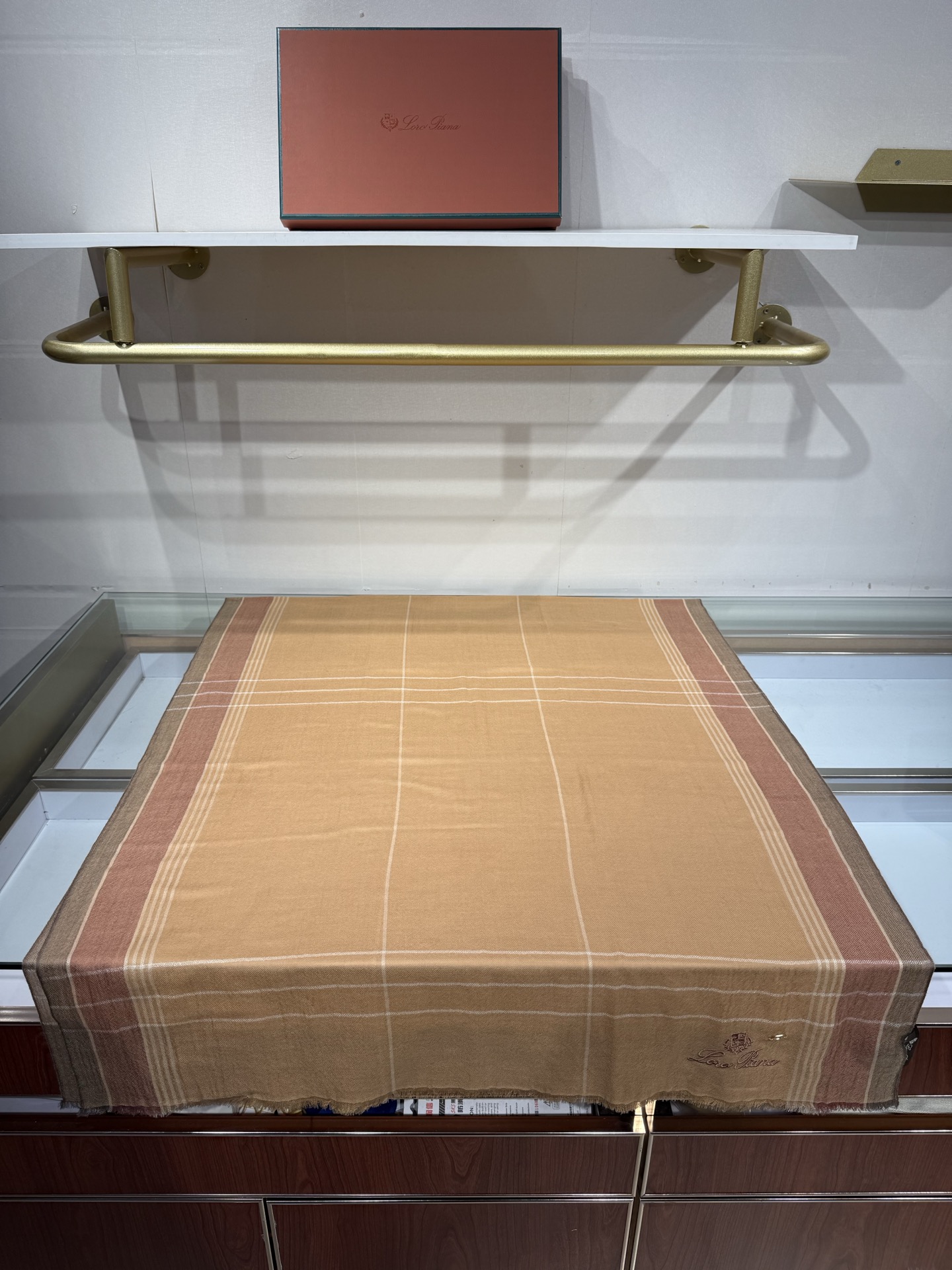 💟Loro Piana LP最新独家供应十年二十年都不过时！也只有LP羊绒围巾能把这么看似简单外观的围巾