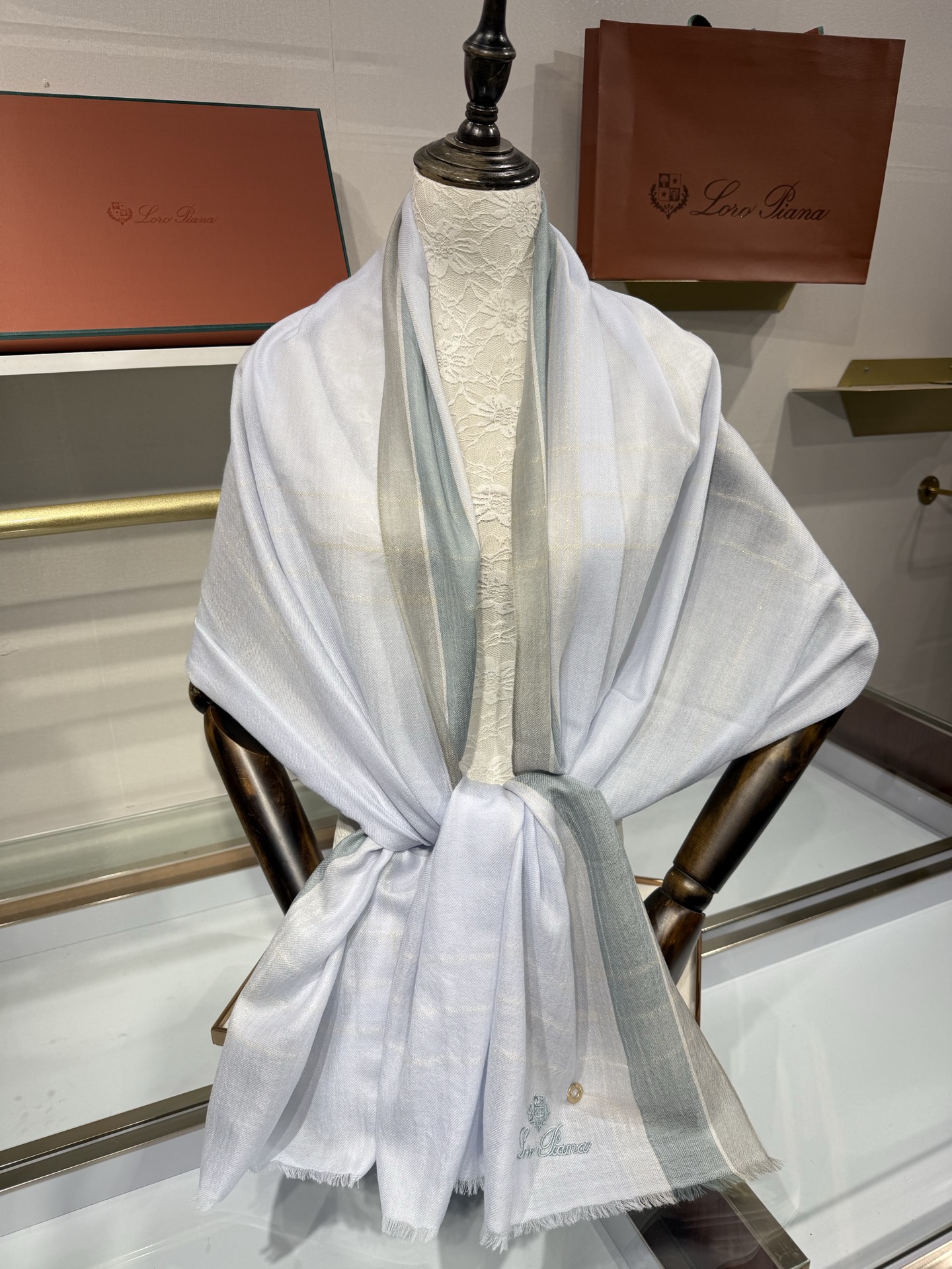 💟Loro Piana LP最新独家供应十年二十年都不过时！也只有LP羊绒围巾能把这么看似简单外观的围巾