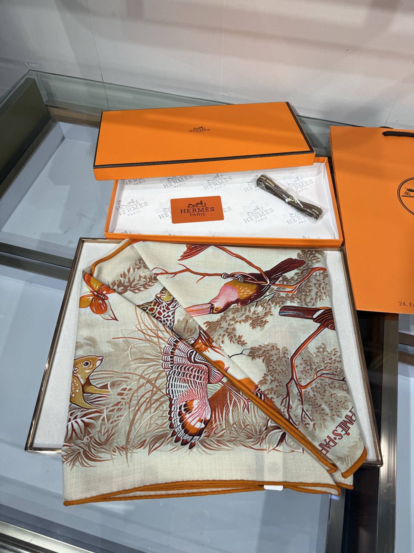 💟HERMES/2026❤️New三角形尺寸，非常好搭配衣服，手工卷边,70%羊绒+30%真丝材质混纺面